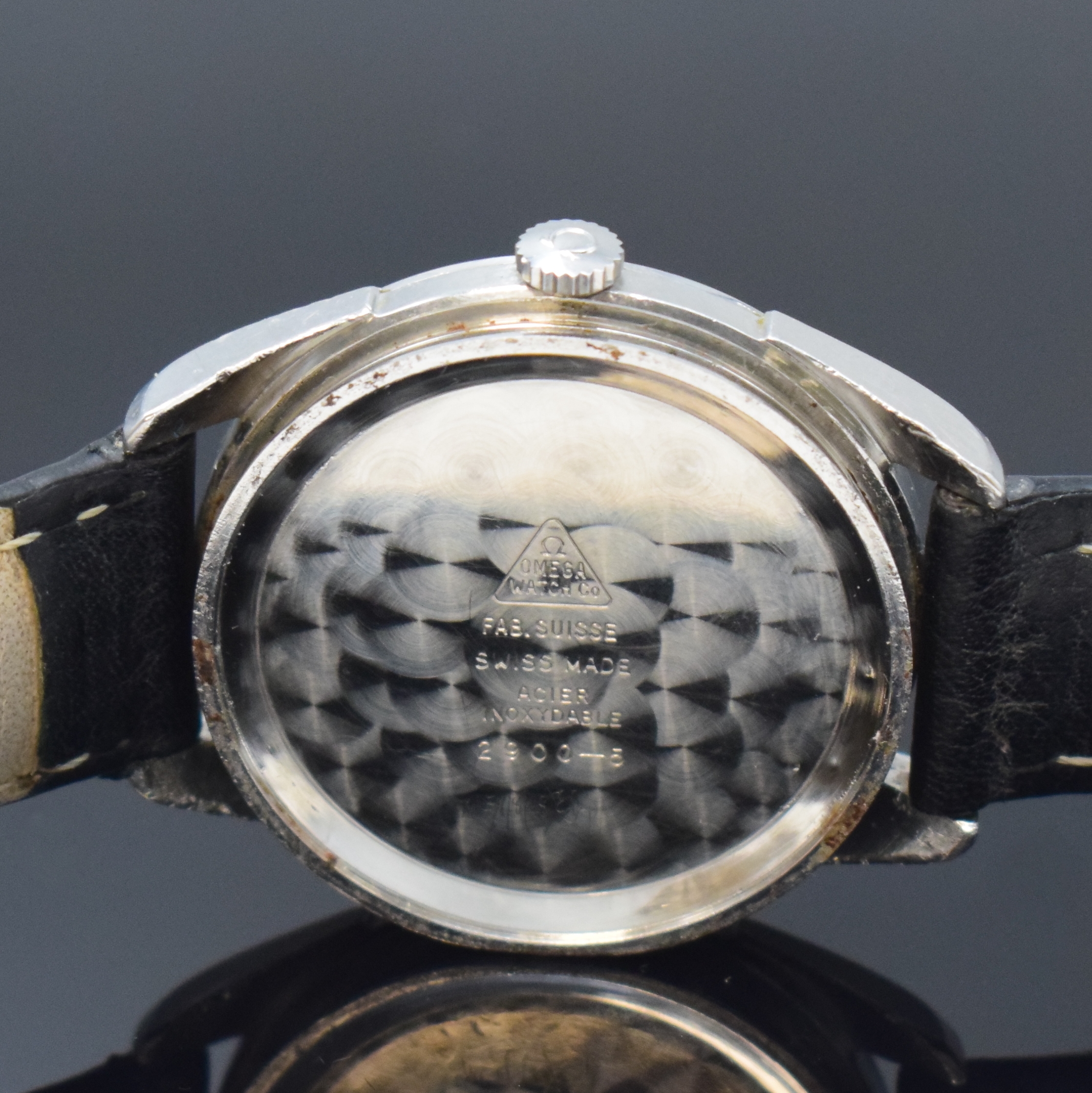 Detail e: OMEGA Vintage Herrenarmbanduhr Referenz 2900-5 in Stahl, Schweiz um 1960, Handaufzug, Boden aufgedr., weißes Zifferbl. rest., silb. Zeiger, kl. Sek. ...