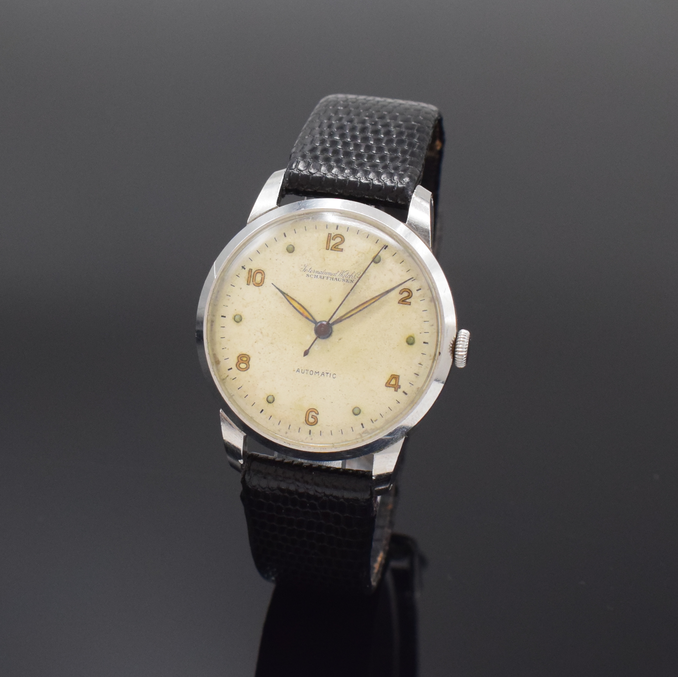 IWC Herrenarmbanduhr Kaliber 85 in Stahl, Schweiz um 1951, Automatik, Boden u. Glasrand aufgedr., silb. Zifferbl. pat./fl., Leuchtind. u. Zahlen, ...
