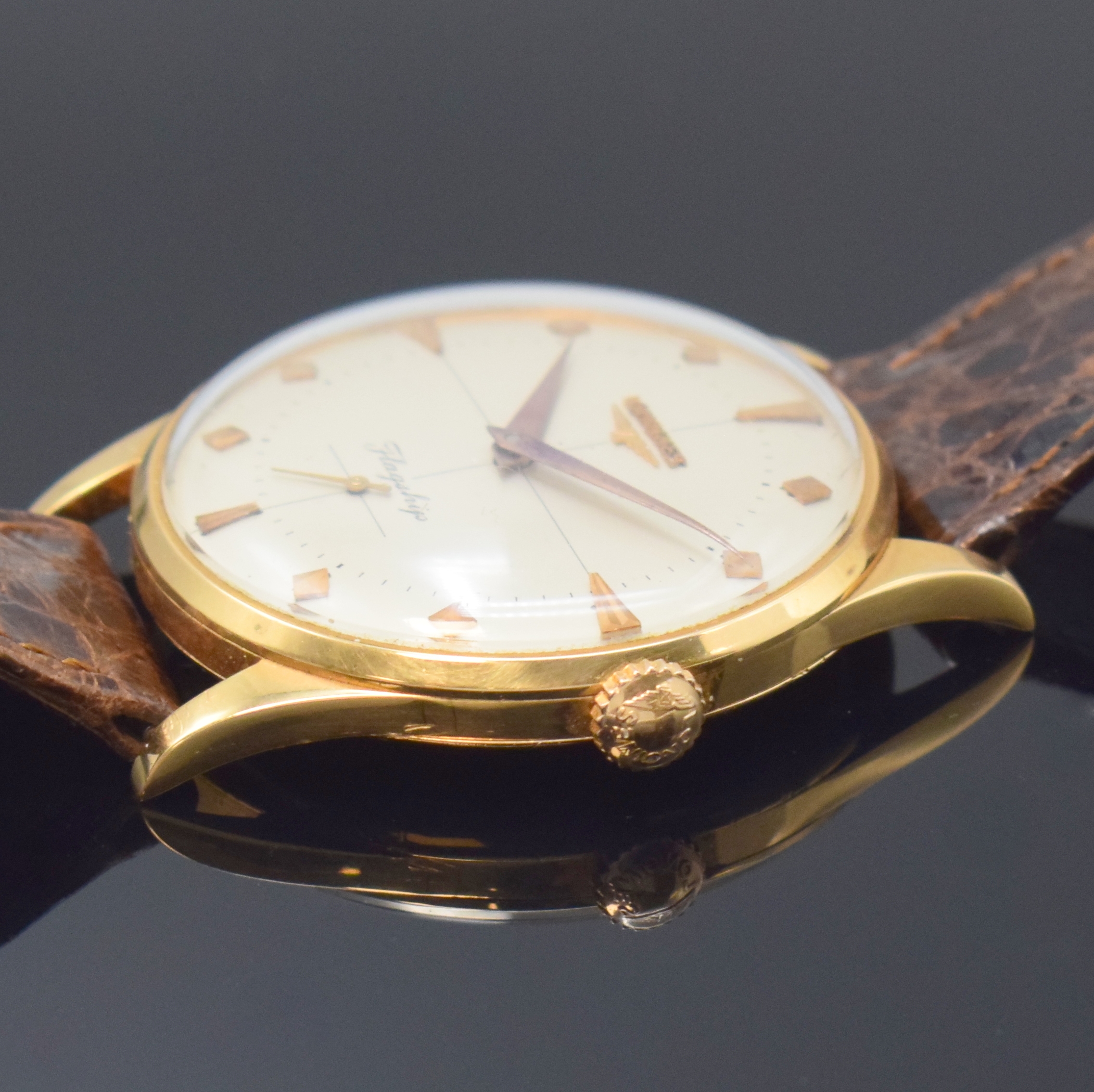 Detail c: LONGINES Flagship Herrenarmbanduhr in RoseG 750/000, Schweiz um 1960, Handaufzug, Boden (l. dell.) u. Glasrand aufgedr., orig. Krone, vers. Zifferbl. ...