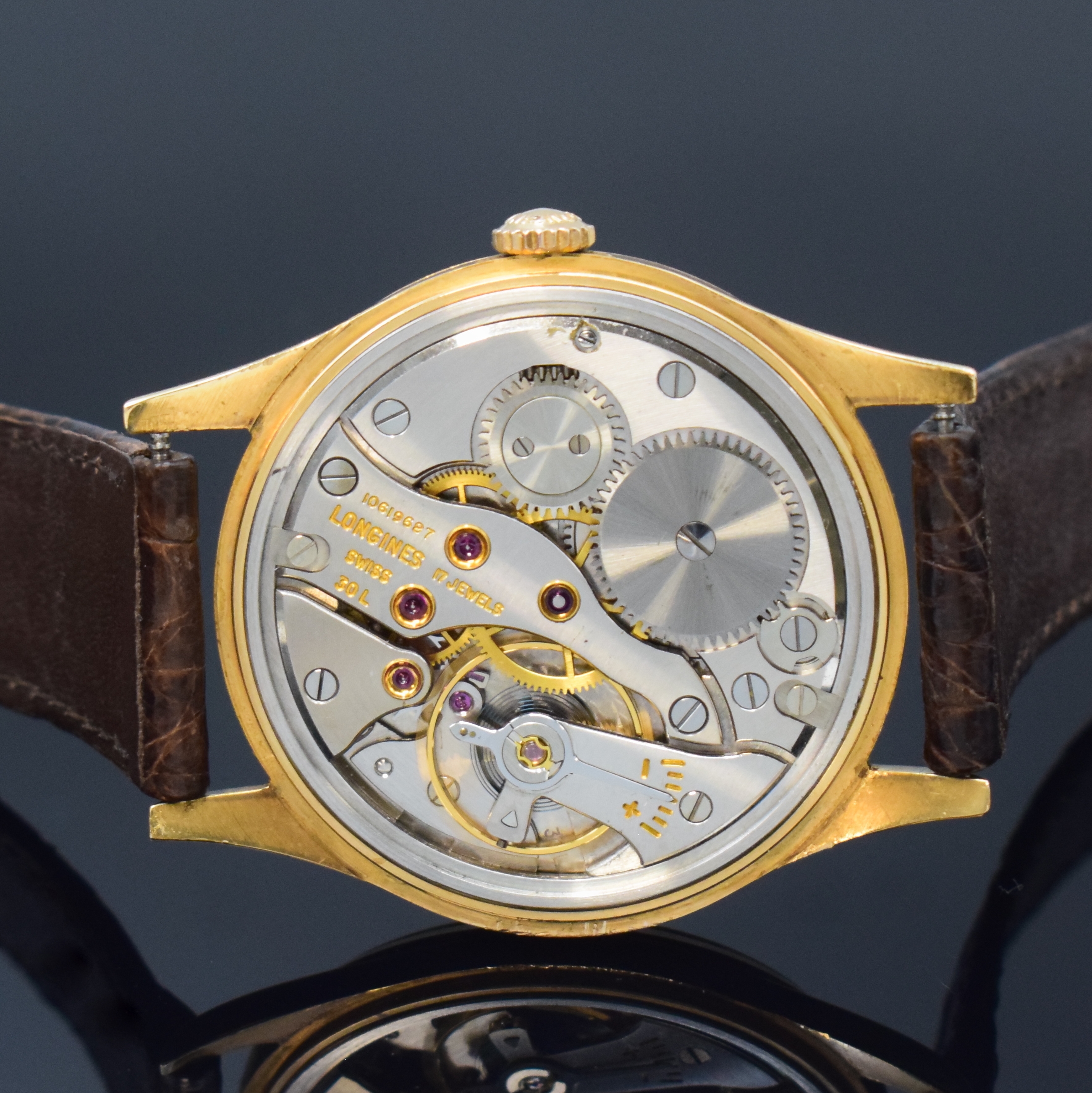Detail e: LONGINES Flagship Herrenarmbanduhr in RoseG 750/000, Schweiz um 1960, Handaufzug, Boden (l. dell.) u. Glasrand aufgedr., orig. Krone, vers. Zifferbl. ...