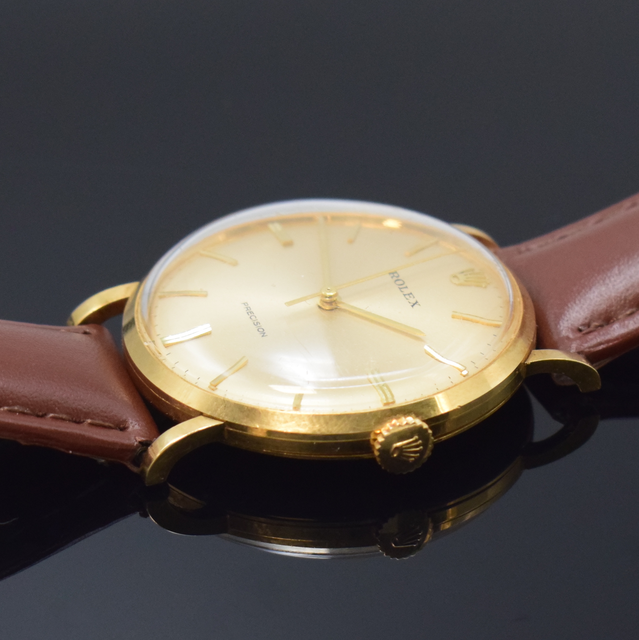 Detail d: ROLEX Precision Herrenarmbanduhr Referenz 9659 in GG 750/000, Schweiz um 1960, Handaufzug, Boden u. Glasrand aufgedr., neutr. Lederband inkl. orig. ...
