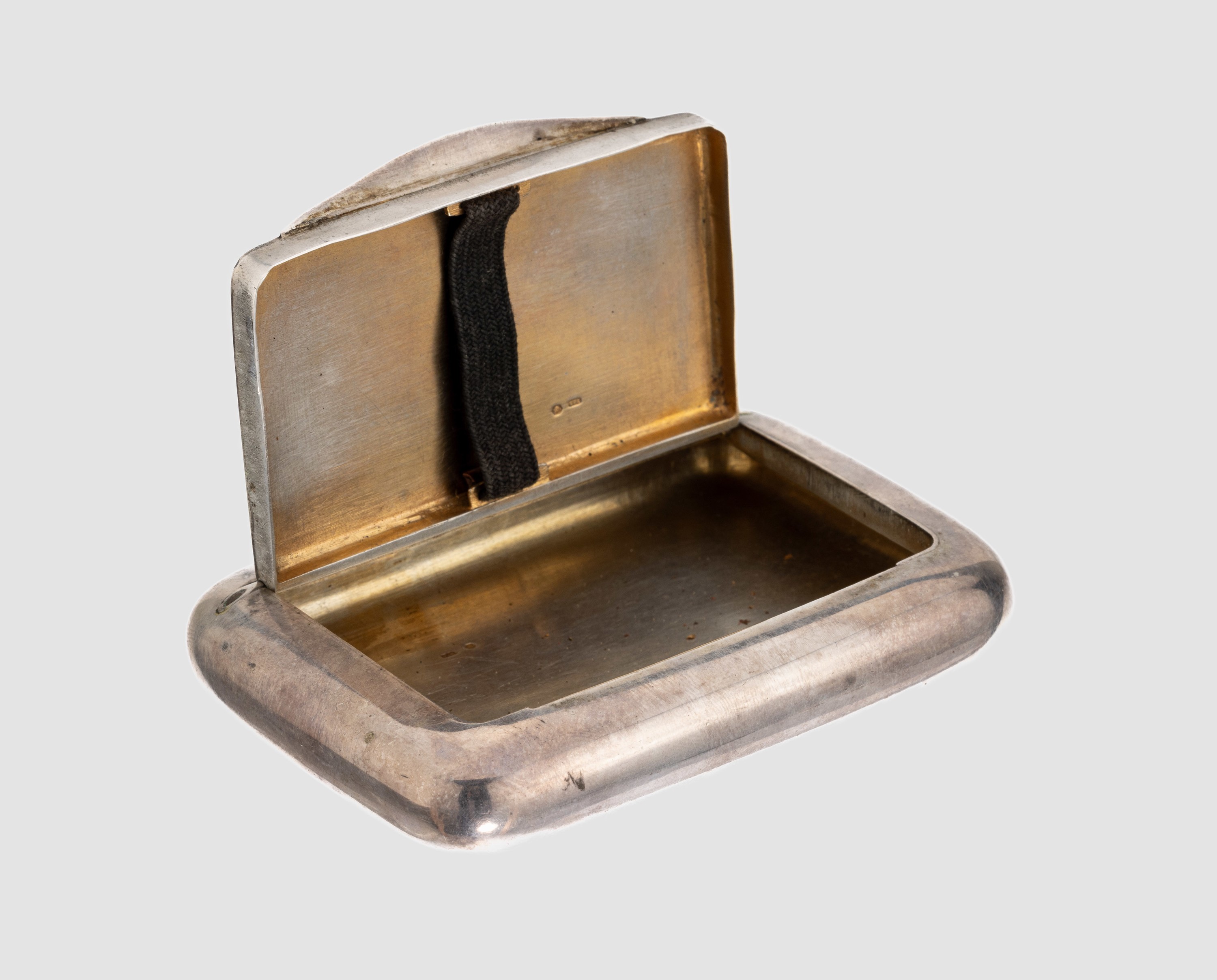 Tabatiere, 800er Silber, Österreich, 1872 -1922, schlichte Gestaltung, massive Ausführung, Deckel innen mit Halteband fürStreichhölzer, innen ...