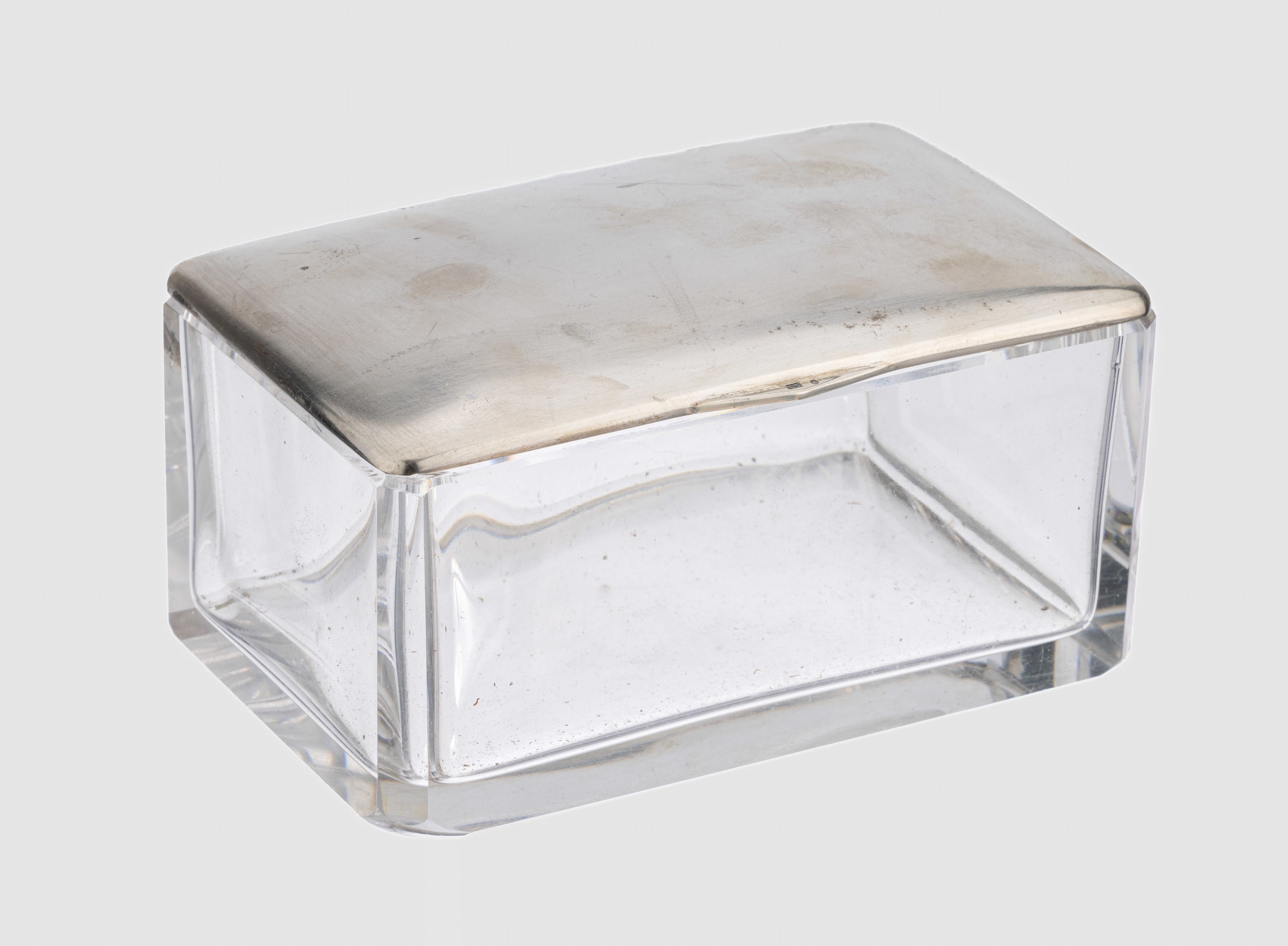 Glasschatulle mit Silberdeckel, 900er Silber, schlichter Glaskorpus, Deckel innen vergoldet, Gebr.-Spuren und kl. Dellen, Meistermarke unged., ca. ...