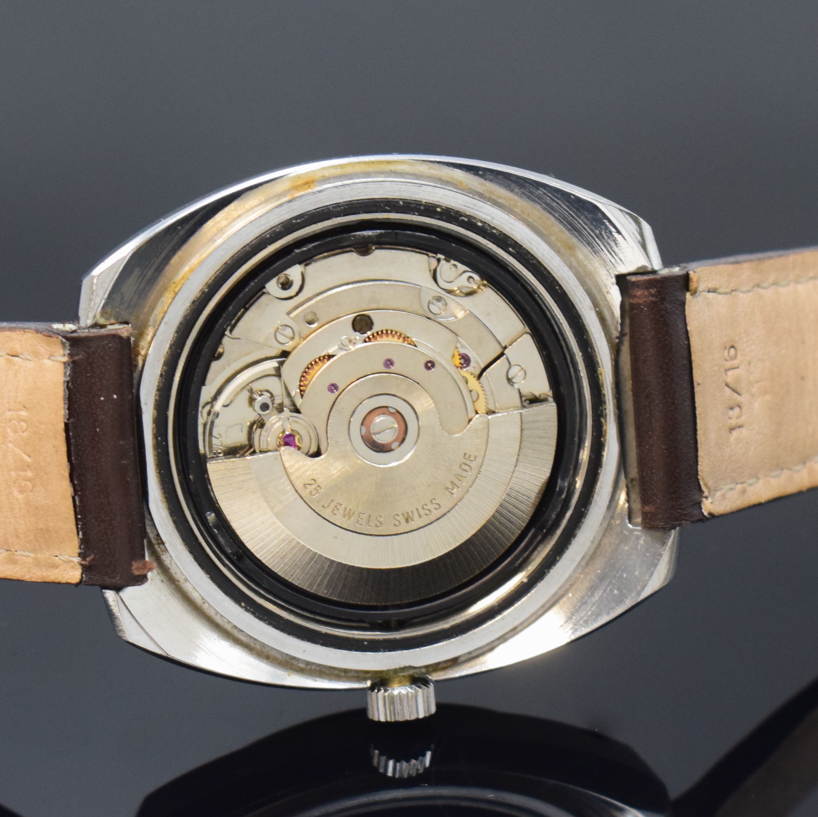 Detail e: BWC Herrenarmbanduhr in Stahl, Schweiz um 1970, Automatik, verschr. Geh.., Mineralglas, braunes Fum?-Zifferbl., silb. Indizes u. Zeiger, Datum b. 6, ...