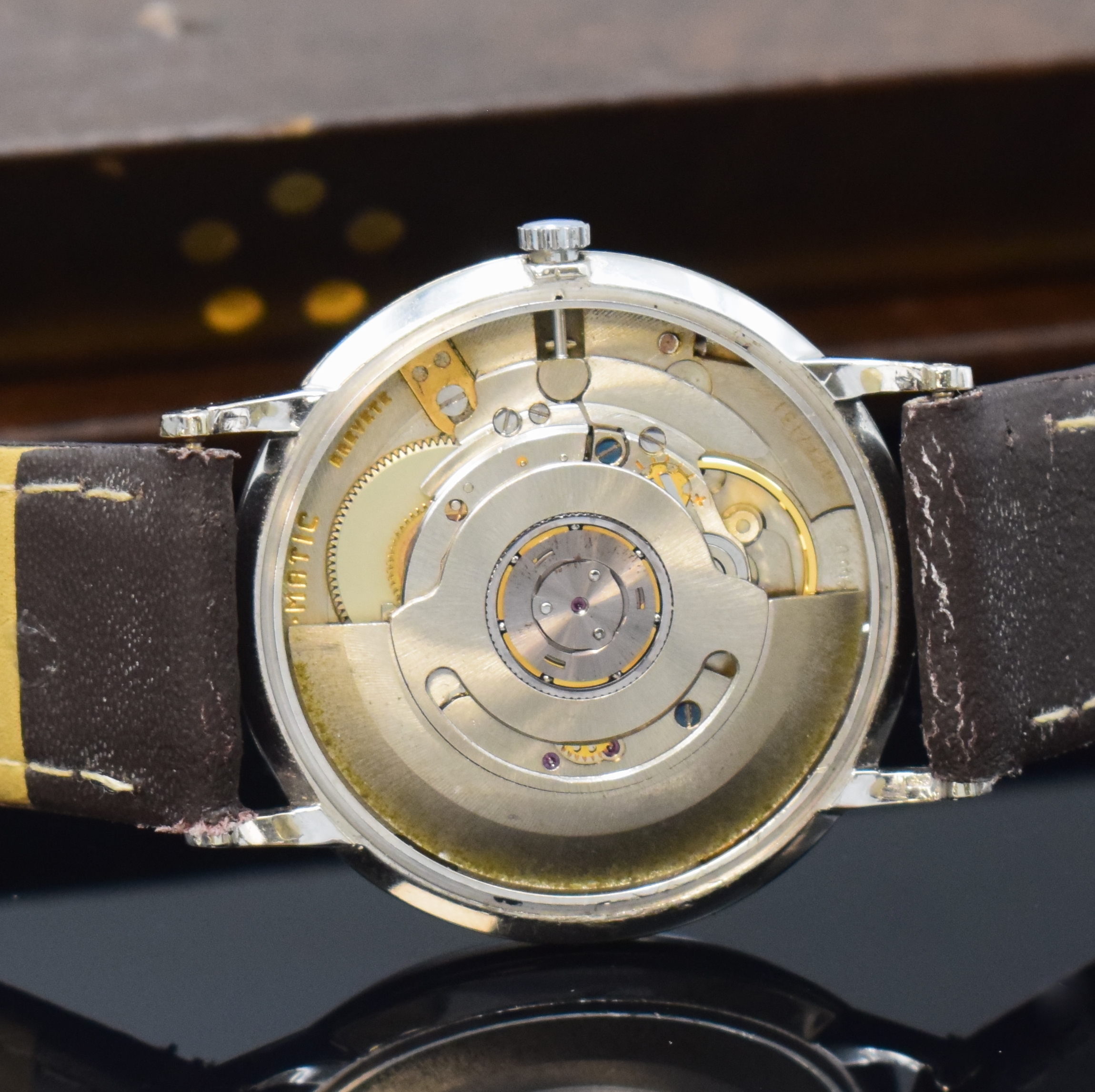 Detail d: ETERNA-MATIC 3000 seltene Herrenarmbanduhr in WG 750/000, Schweiz um 1965, Automatik, 3- tlg. Geh., Boden u. Glasrand aufgedr., silb. Zifferbl., ...