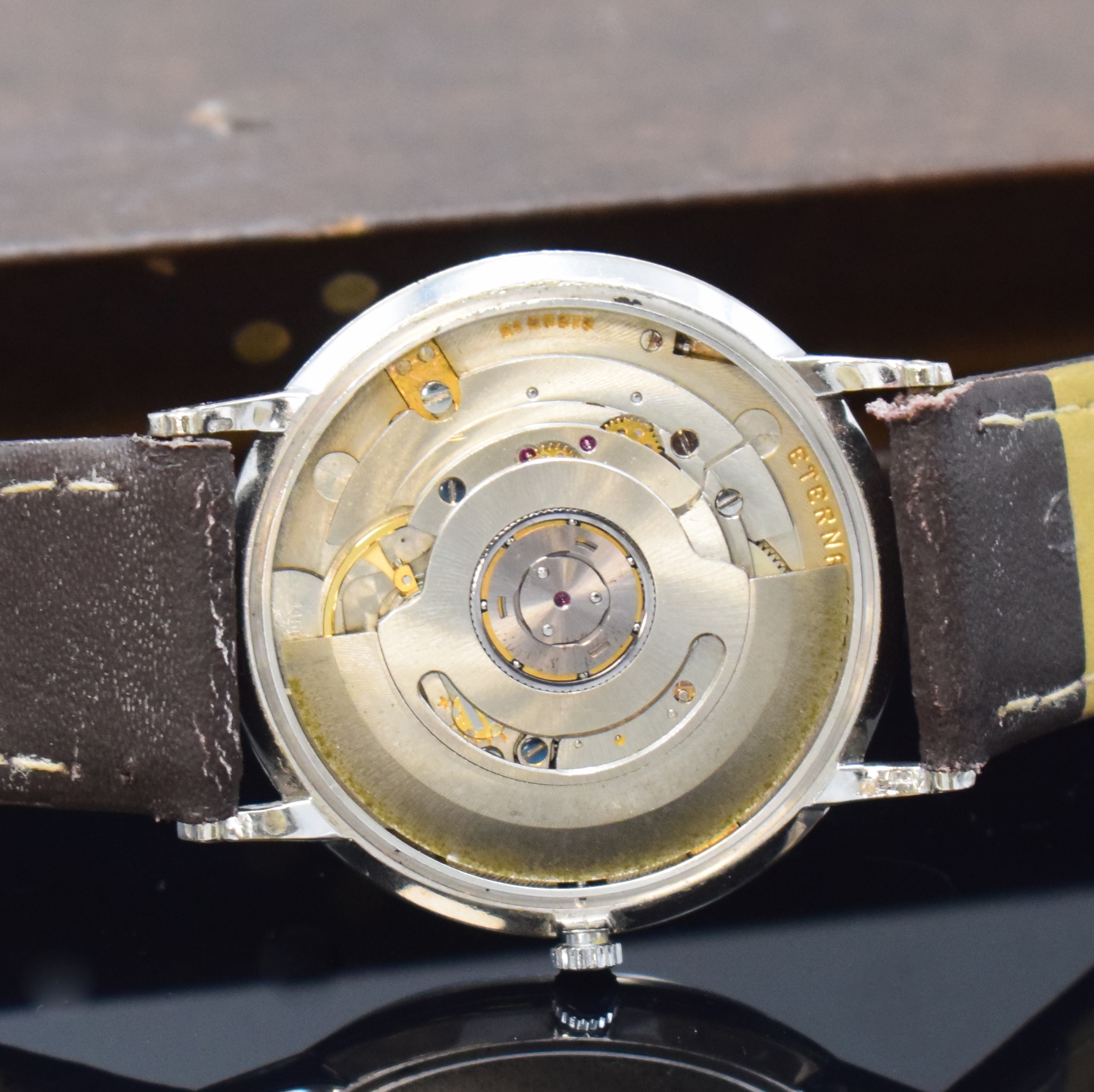 Detail e: ETERNA-MATIC 3000 seltene Herrenarmbanduhr in WG 750/000, Schweiz um 1965, Automatik, 3- tlg. Geh., Boden u. Glasrand aufgedr., silb. Zifferbl., ...
