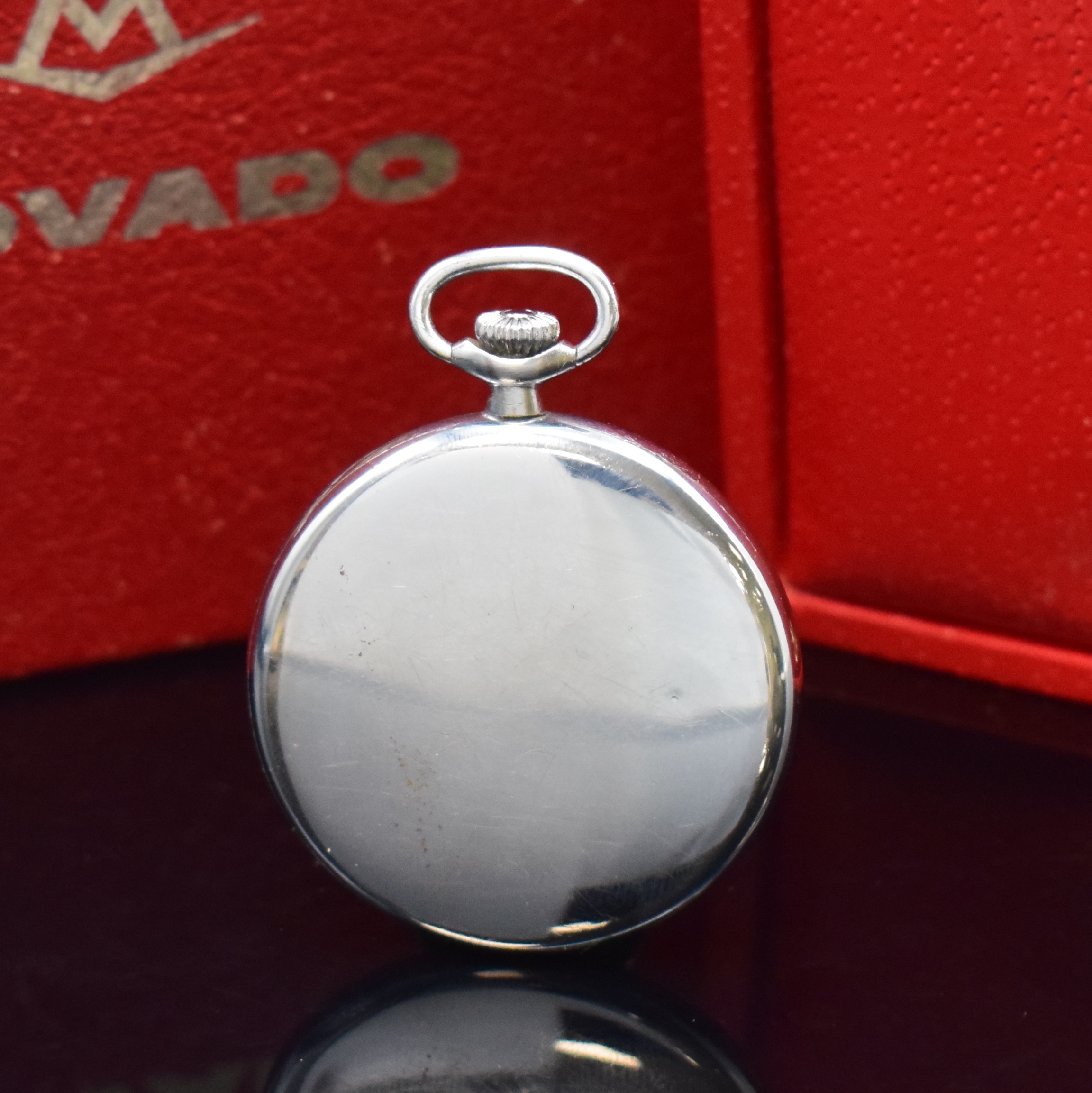 Detail a: MOVADO offene verchromte Taschenuhr mit Movado Box und Umkarton, Schweiz um 1925, Handaufzug, Boden aufgedr., Emailzifferbl. riss., arab. Zahlen, ...