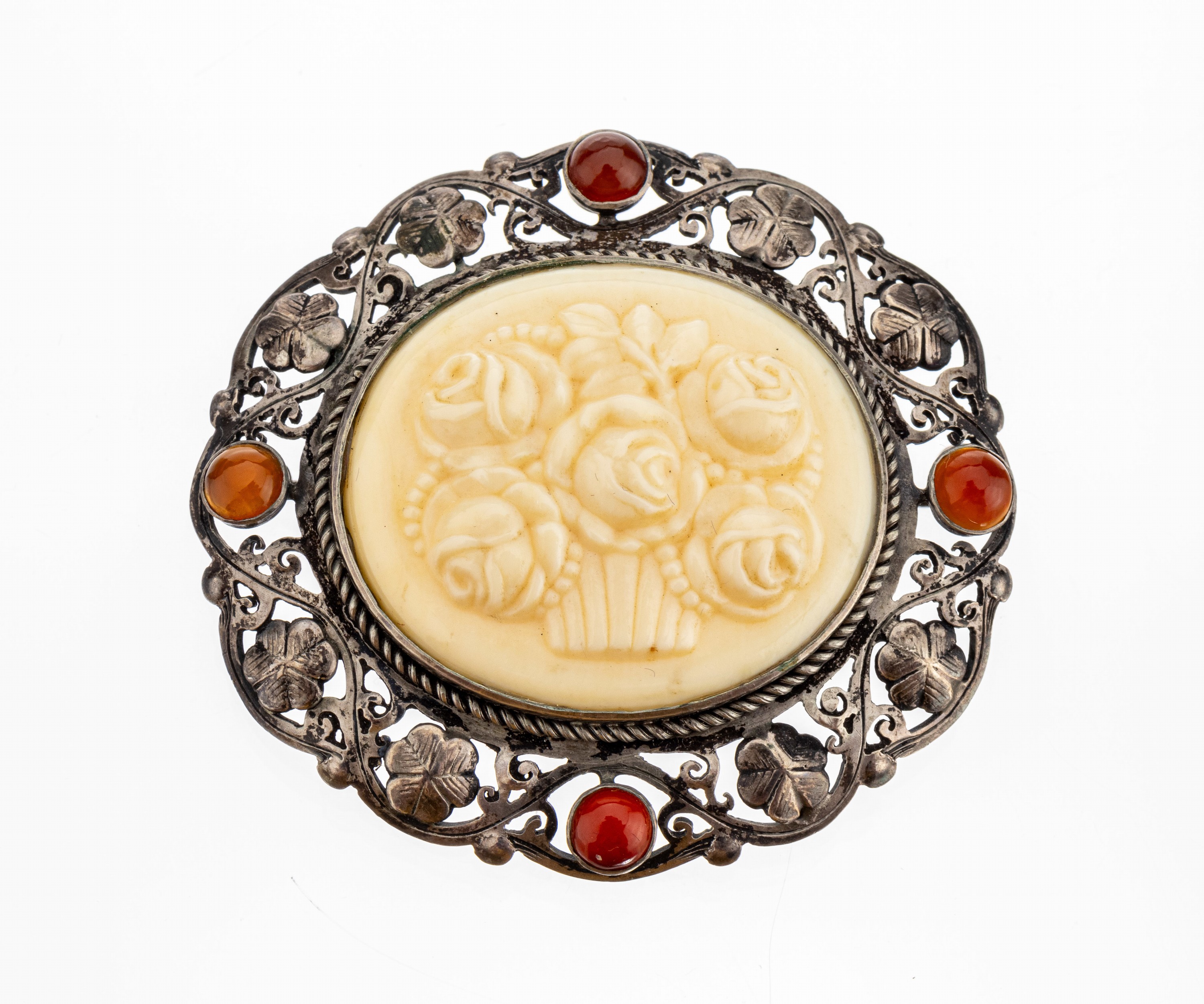 Bein-Bernstein-Brosche, 800er Silber, deutsch, 1930er Jahre, mittig ovale Schnitzerei aus Bein, Darstellung eines Blumenkorbs, Rahmung floral ...
