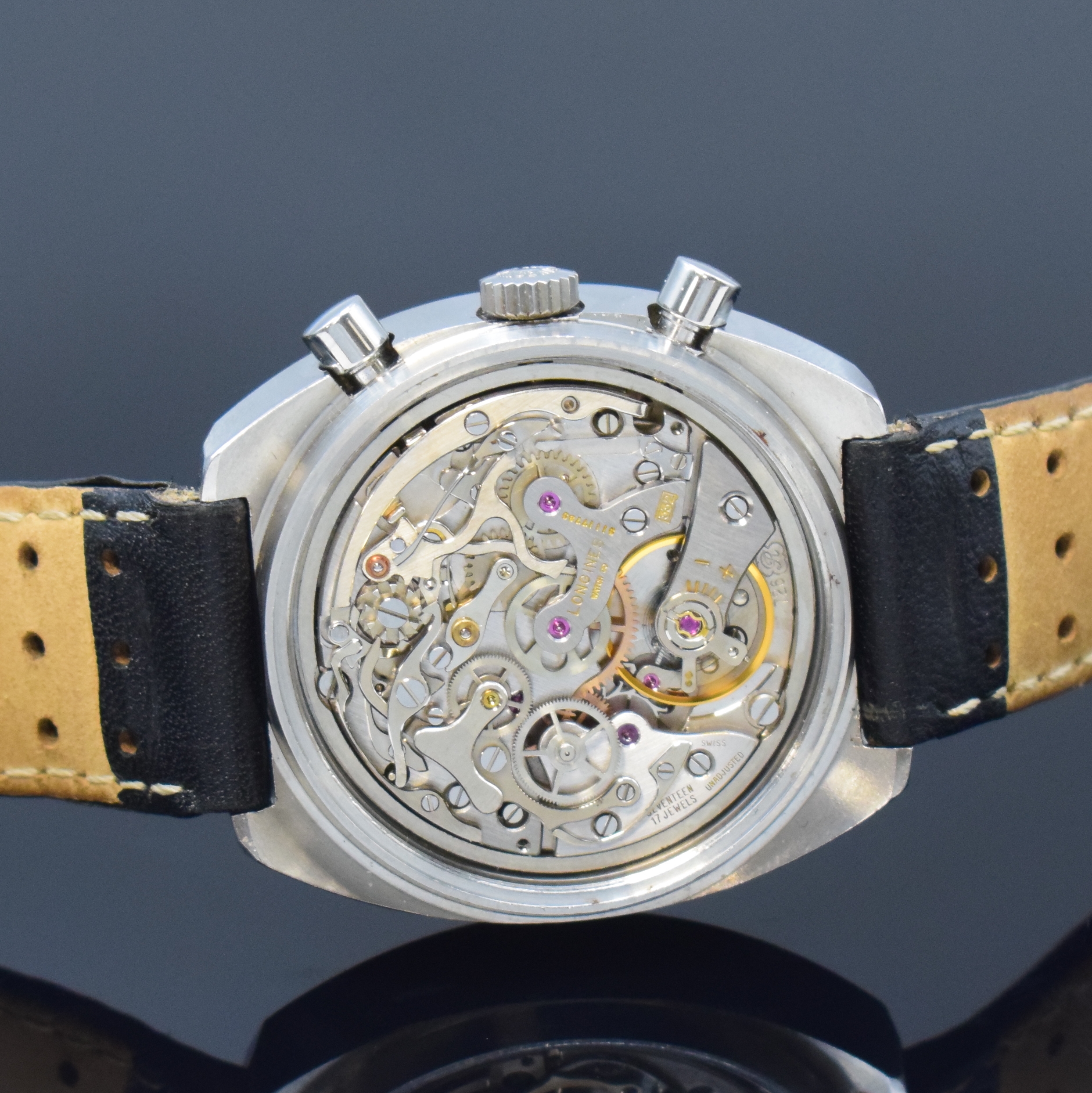 Detail d: LONGINES Schaltradchronograph mit Nonius- Zeiger Referenz 8271/1 in Stahl, Schweiz um 1975, Handaufzug, verschr. Geh., orig. Krone, silb. Zifferbl. ...
