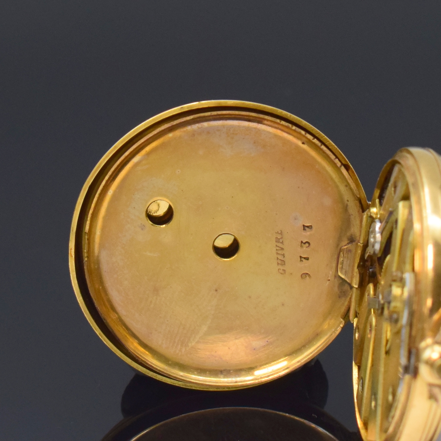 Detail d: VACHERON Geneve Email-Damentaschenuhr in GG 750/000, Schweiz um 1850, Schlüsselaufzug, offenes, fein grav. u. guill. Geh., partiell blau u. schwarz ...