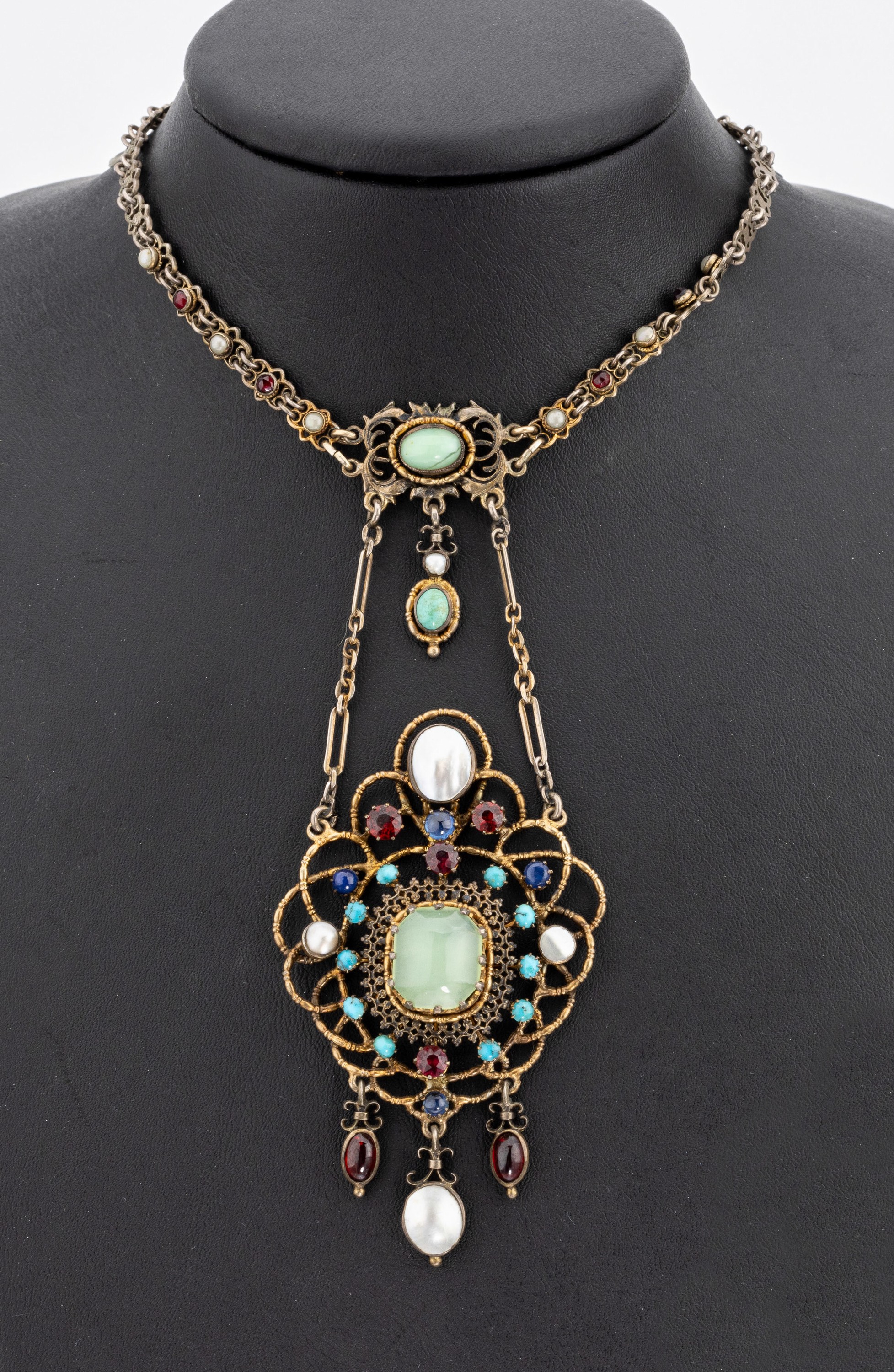Historismus Collier, um 1870-90, Silber gepr., nach älterem Vorbild, aufwändige Arbeit, mit Glas- und Schmucksteinen in versch. Größen, Farben ...