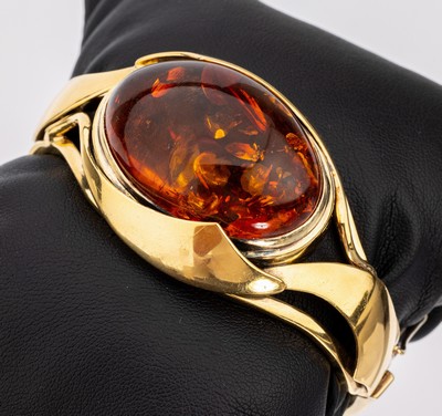 Image Amber-bangle, 1960s , silver 925 gilt, high quality workmanship, centered oval amber- ...