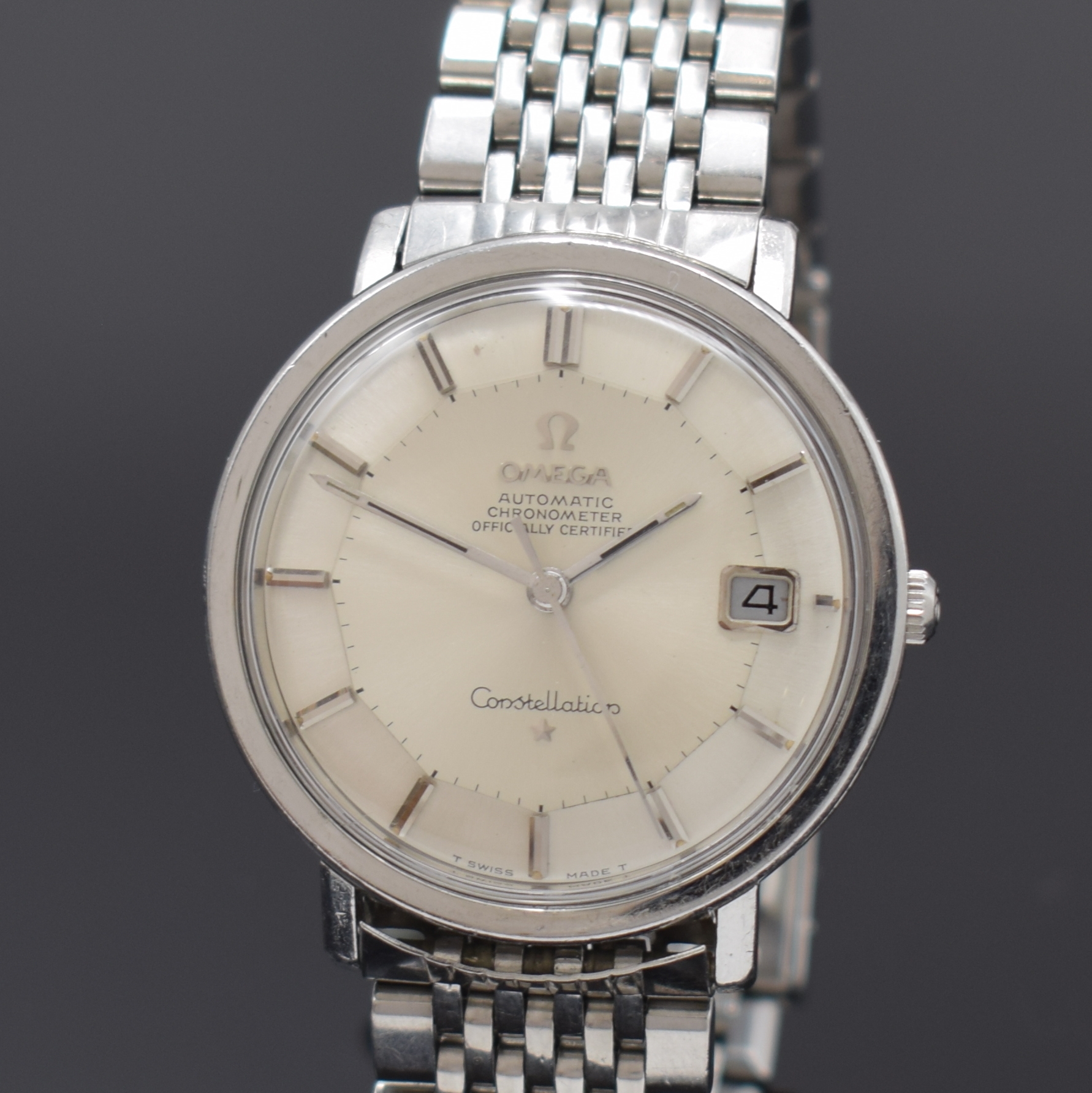 Detail a: OMEGA Constellation Chronometer Herrenarmbanduhr in Stahl Referenz 168.004, Schweiz um 1968, Automatik, Boden m. Darst. Sternwarte verschr., orig. ...