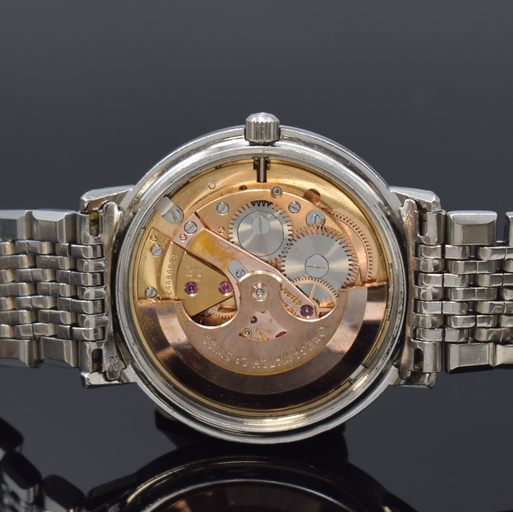 Detail e: OMEGA Constellation Chronometer Herrenarmbanduhr in Stahl Referenz 168.004, Schweiz um 1968, Automatik, Boden m. Darst. Sternwarte verschr., orig. ...