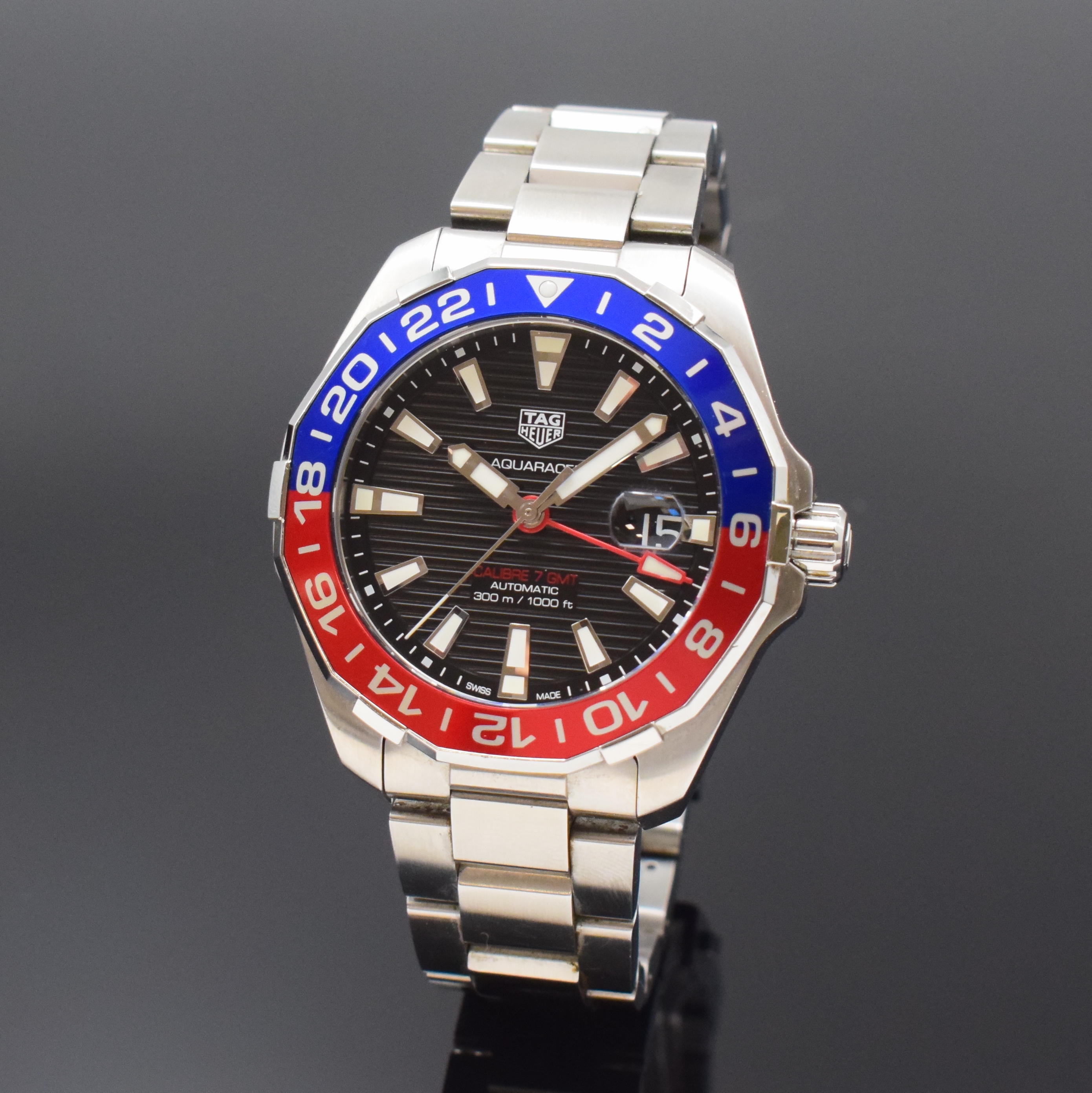TAG HEUER Aquaracer GMT Calibre 7 Herrenarmbanduhr in Stahl Referenz WAY201F, Schweiz um 2020, Automatik, orig. Gliederband inkl. Faltschl., Boden u. ...