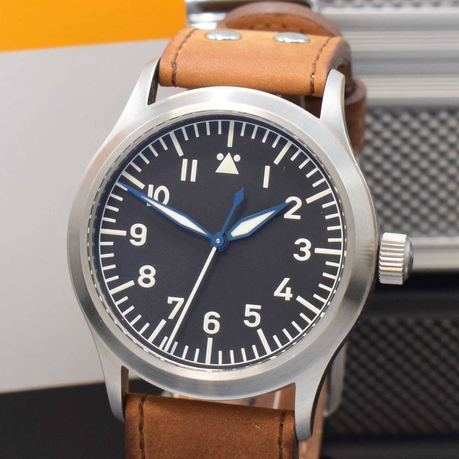 Detail a: STOWA Flieger Klassik Sport Herrenarmbanduhr in Stahl, Deutschland verk. lt. beil. Pap. 02/2017, Automatik, beids. vergl. Geh. inkl. orig. Lederband ...