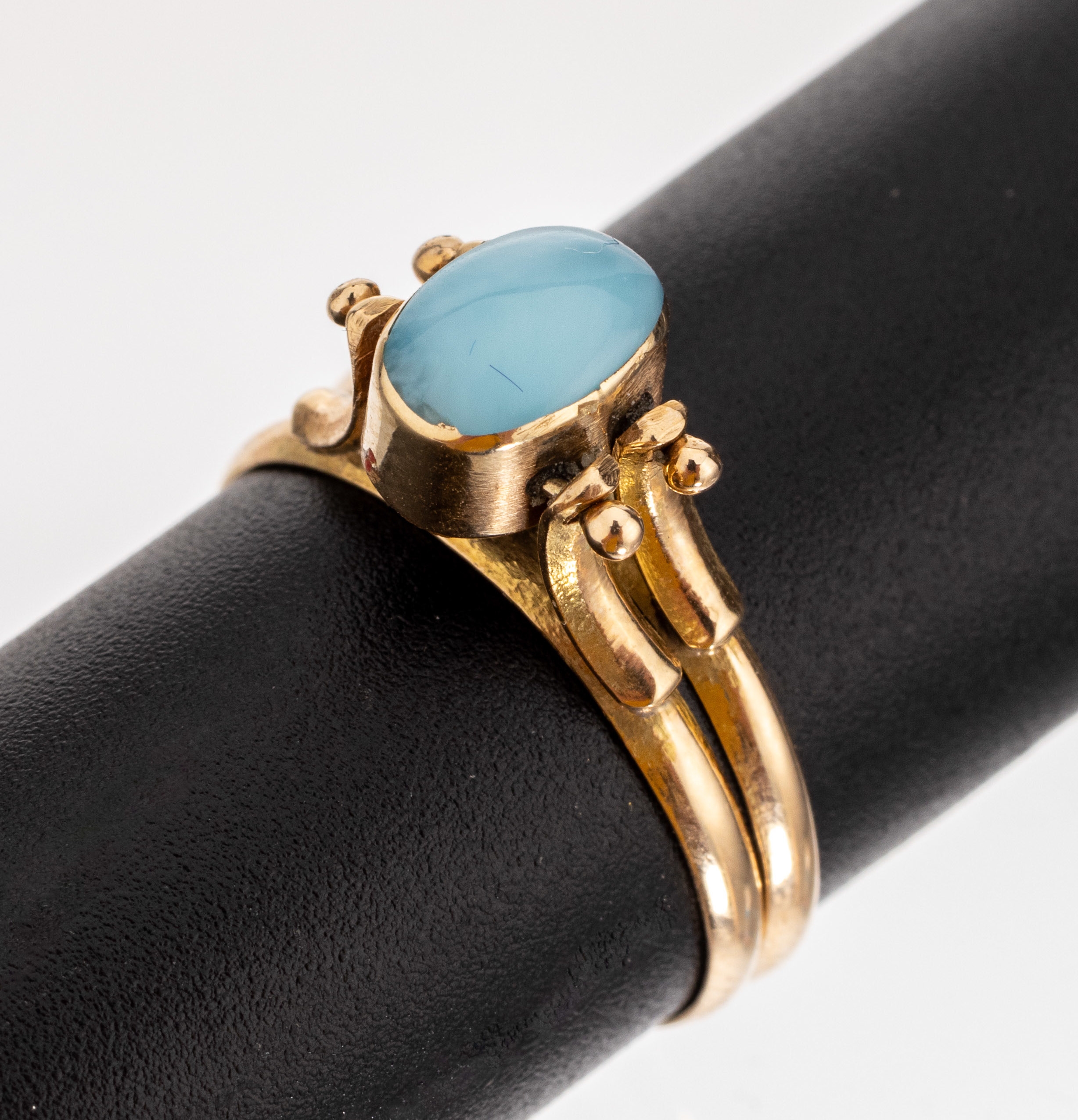 14 kt Gold Farbstein-Wechselring, GG 585/000 gepr., doppelte Ringschiene umklappbar, Ringkopf 1 Seite mit Türkis- Cabochon, 1 Seite mit saphirfarb. ...