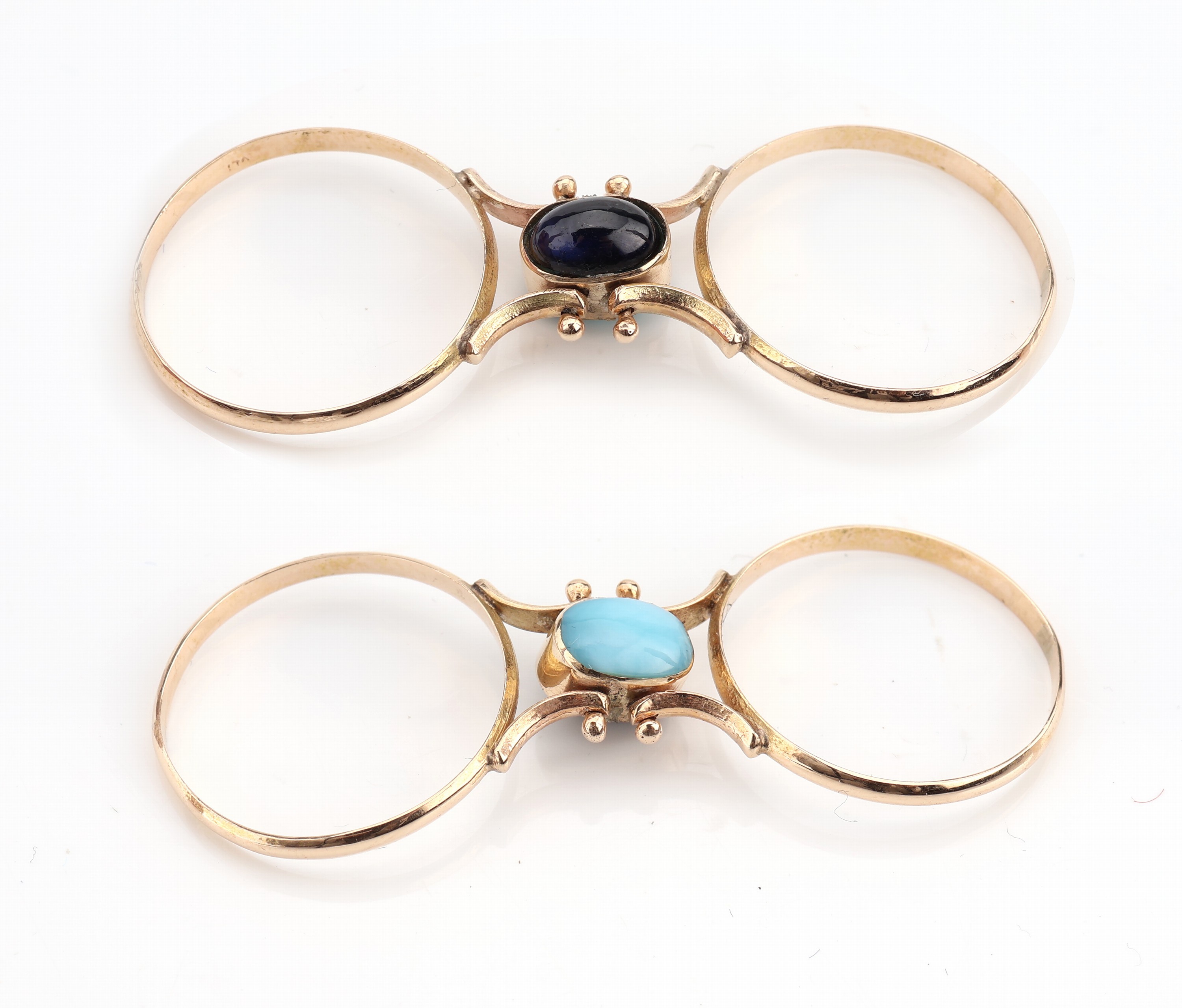 Detail b: 14 kt Gold Farbstein-Wechselring, GG 585/000 gepr., doppelte Ringschiene umklappbar, Ringkopf 1 Seite mit Türkis- Cabochon, 1 Seite mit saphirfarb. ...