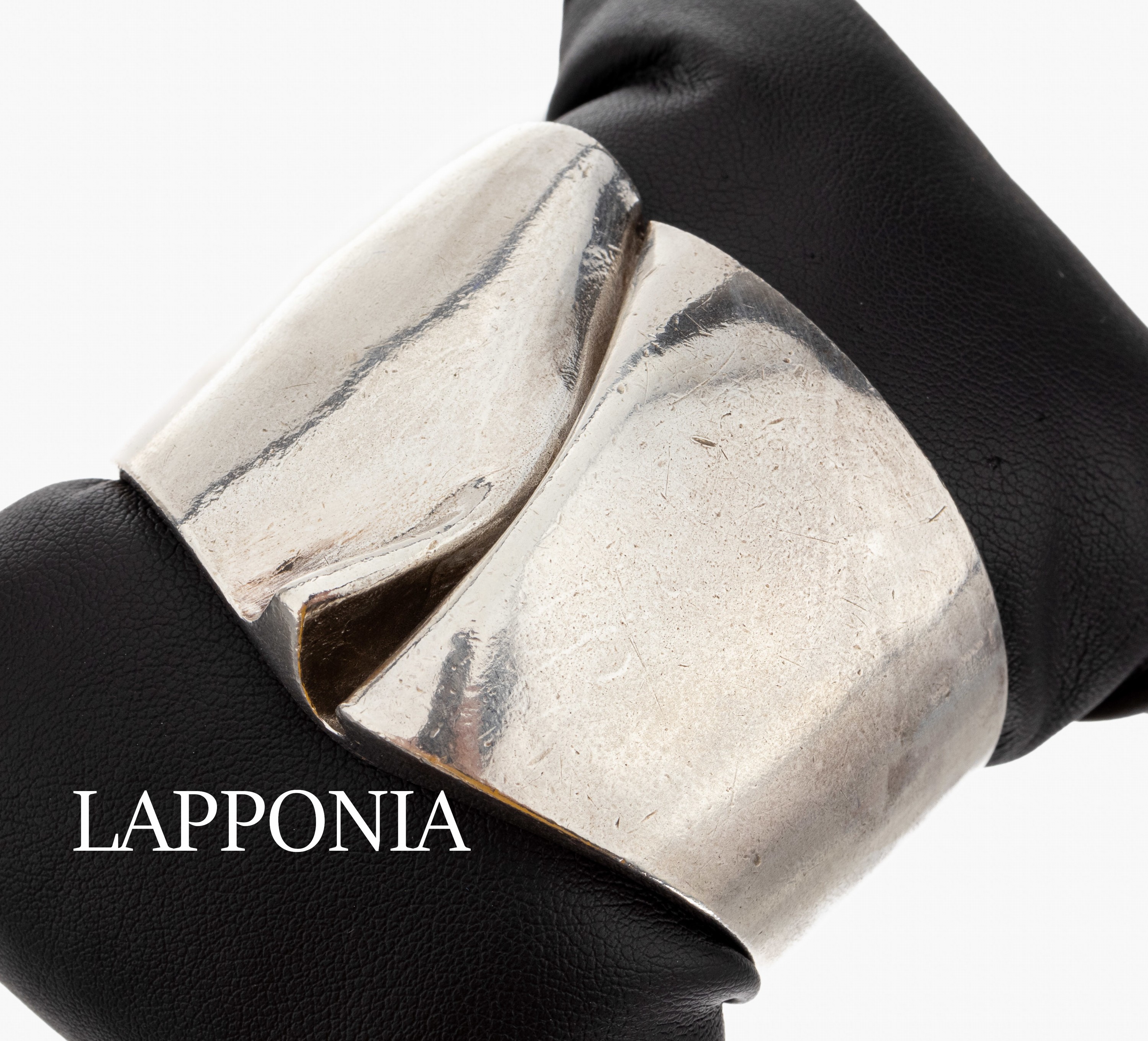 LAPPONIA Armreif, 925er Silber, Finland, 1972, typ. Lapponia Design, D. ca. 5.8 x 4 cm,Öffnung ca. 3.1 cm, sign.