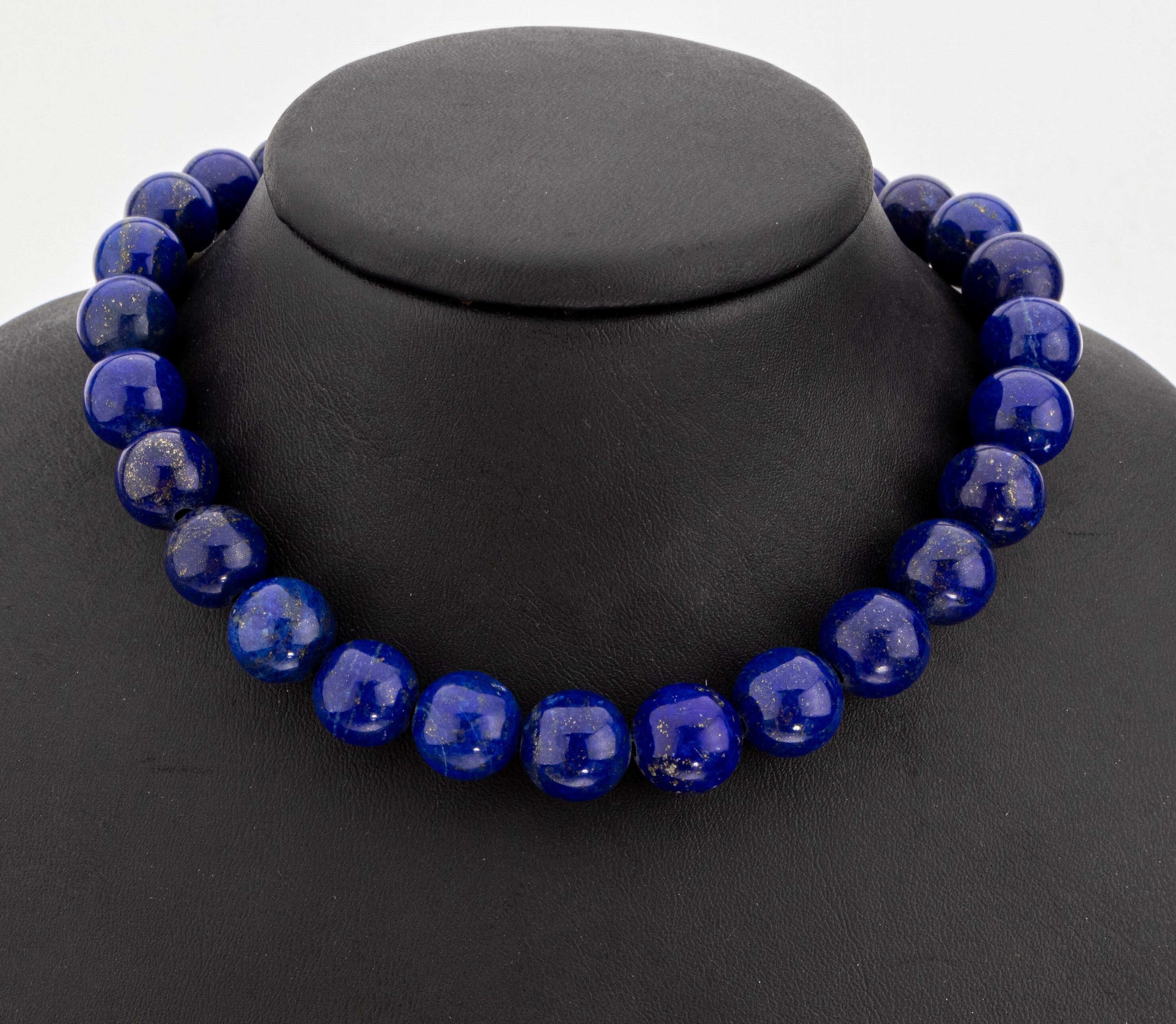 Lapislazuli-Collier , Kugeln, D. ca. 11-13 mm, L. ca. 44 cm, Karabinerschließe Silber verg.