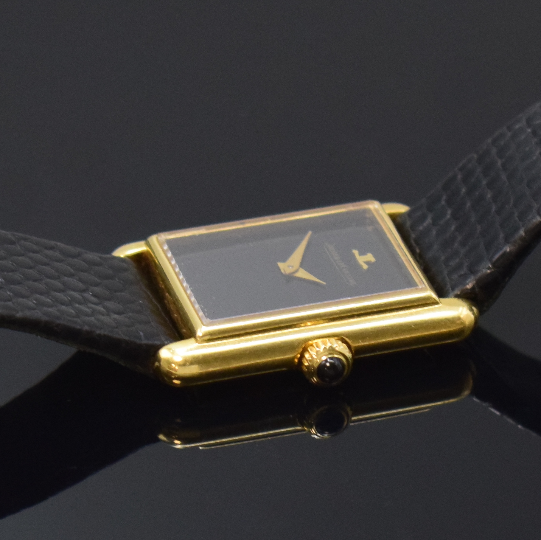 Detail b: Jaeger-LeCoultre Damenarmbanduhr Referenz 6128 in GG 750/000, Schweiz um 1965, Handaufzug, Tank-förmiges Geh., Boden aufgedr., schwarzes Zifferbl., ...