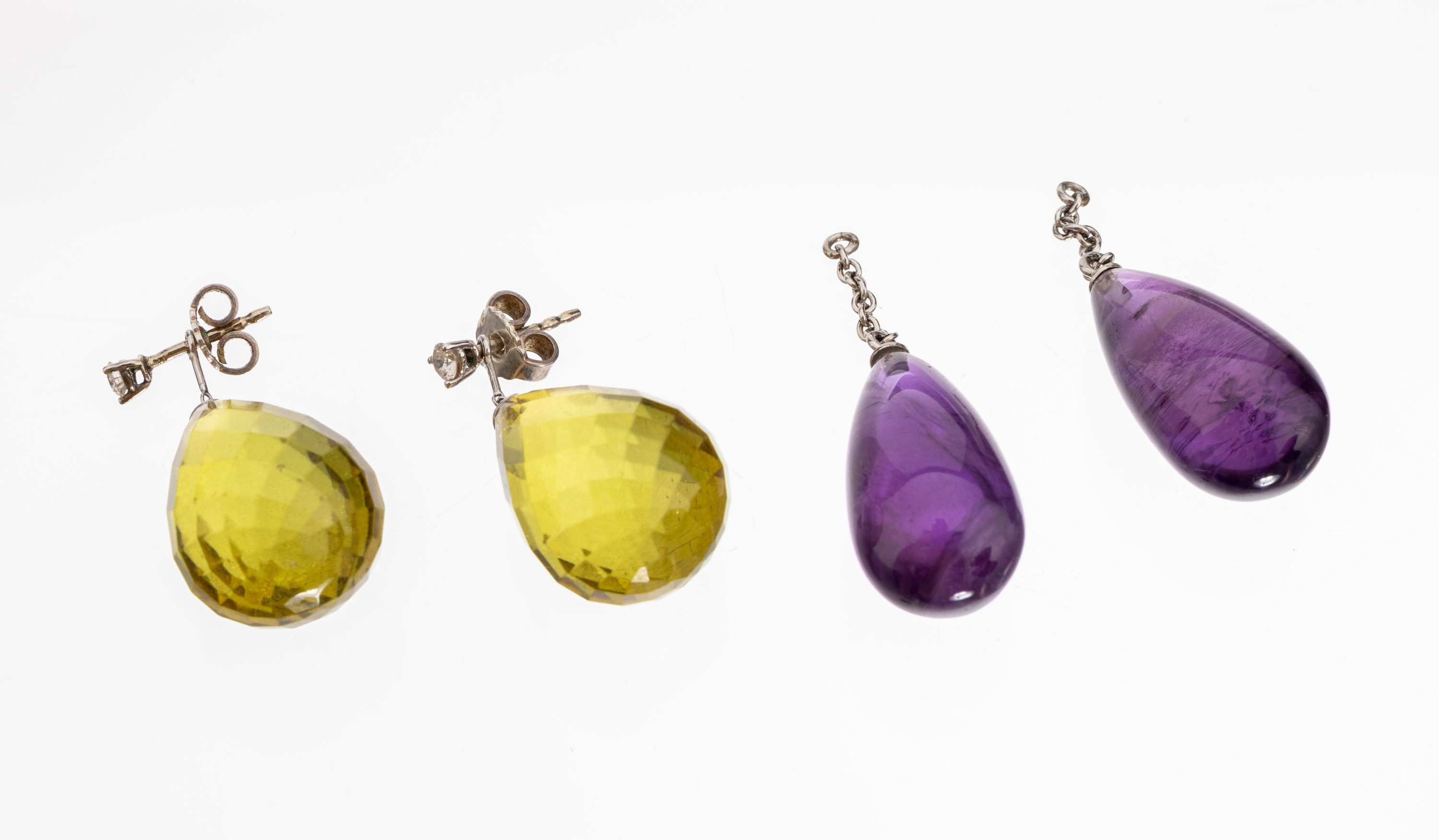 14 kt Gold Brillant-Ohrstecker, mit Einhänger, WG 585/000, 2 Brillanten zus. ca. 0.14 ct Weiss/p, 1x facett. Bernsteinpampeln (beh.) zus. ca. 22.0 ...