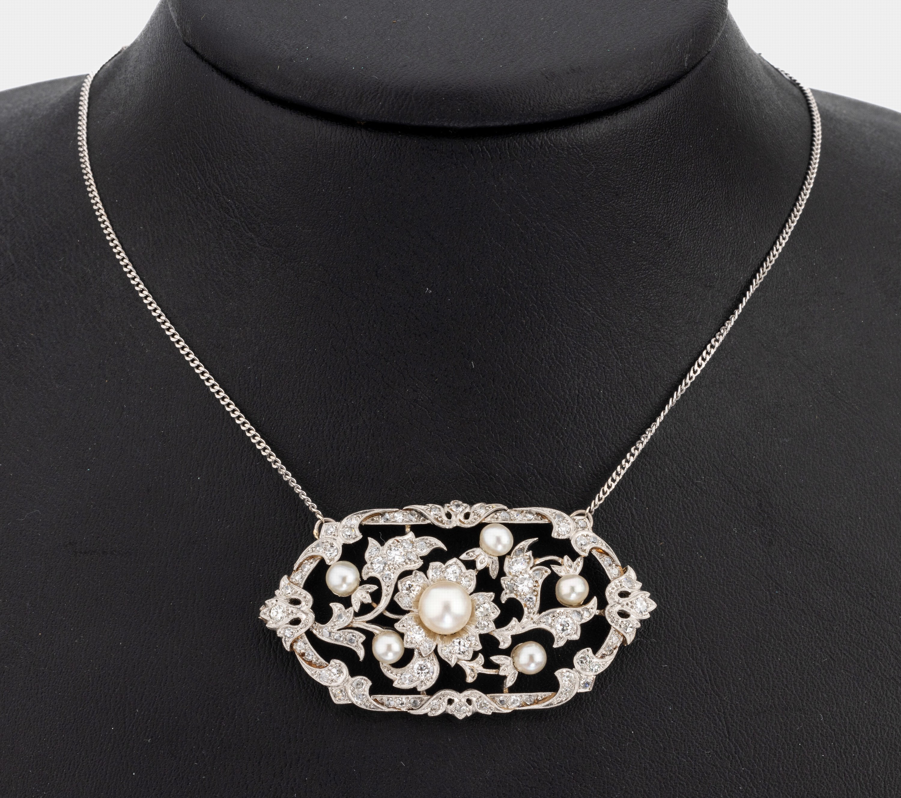 Art Deco Platin Diamant-Collier, Platin gepr., 1930er Jahre, weisse Zuchtperlen, Altschliffdiamanten und 8/8-Diamanten zus. ca.1.75 ct ...