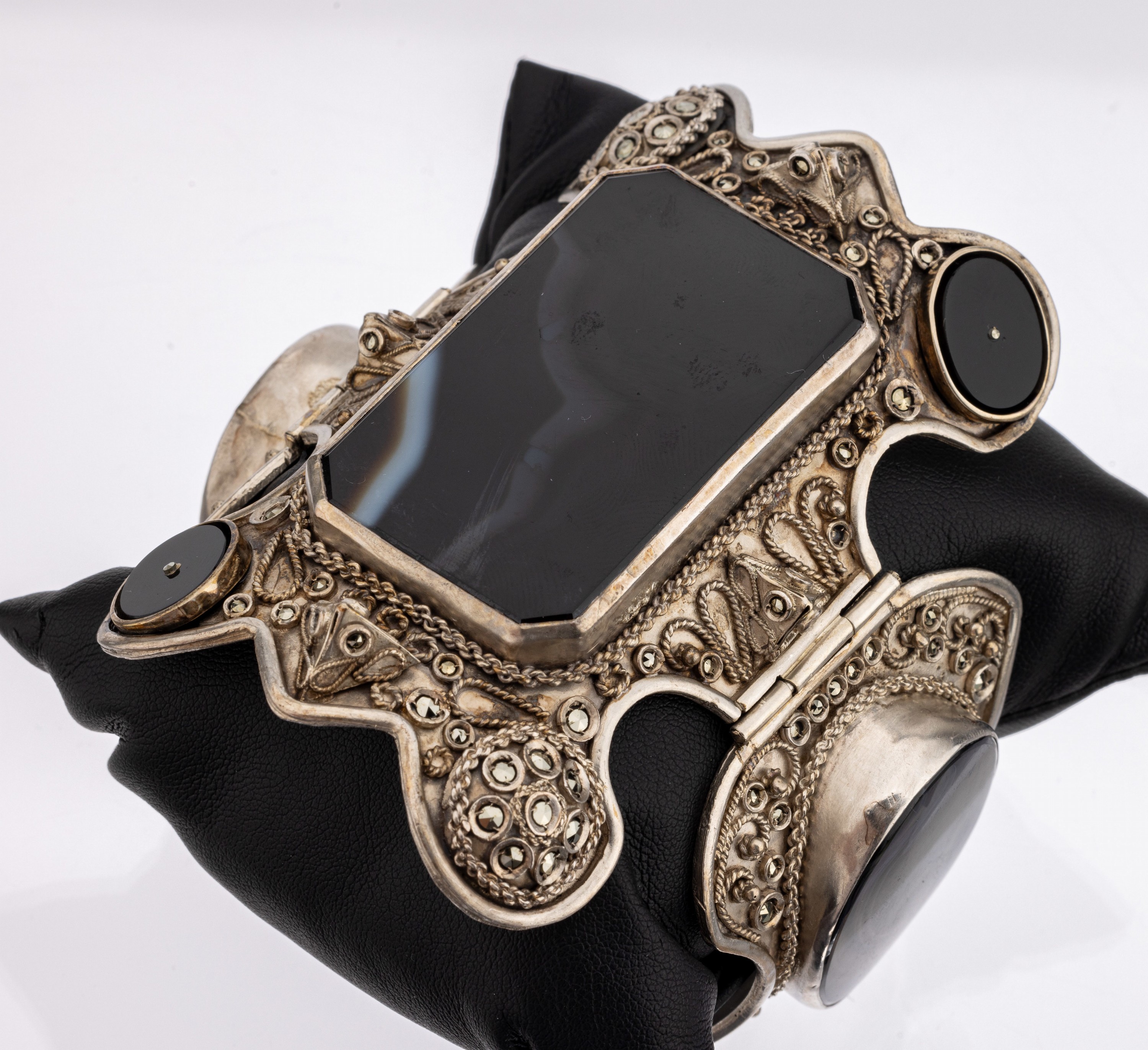 Prunkvolles Achat-Markasit-Armband, um 1900, Silber gepr., grosses Glieder mit Silberdrahtauflagen, gr. Achatplatten, Markasitbesatz, 1 Stein fehlt, ...