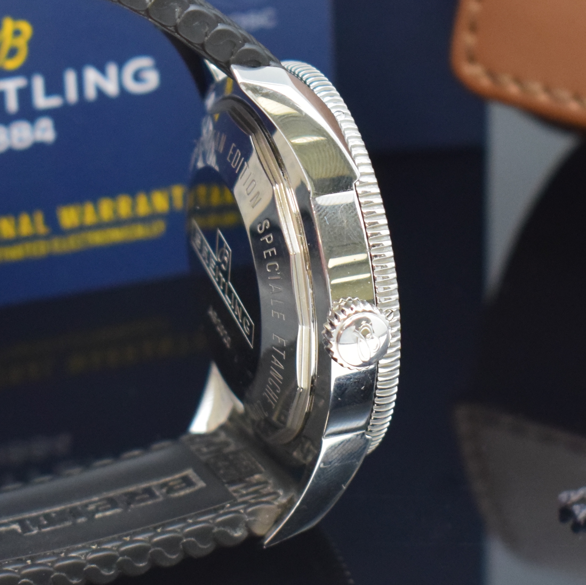 Detail c: BREITLING Superocean grosse Herrenarmbanduhr in Stahl Referenz AB2020, Schweiz um 2020, Automatik, Geh. am orig. Gummiband m. Stahl Faltschl., Boden ...