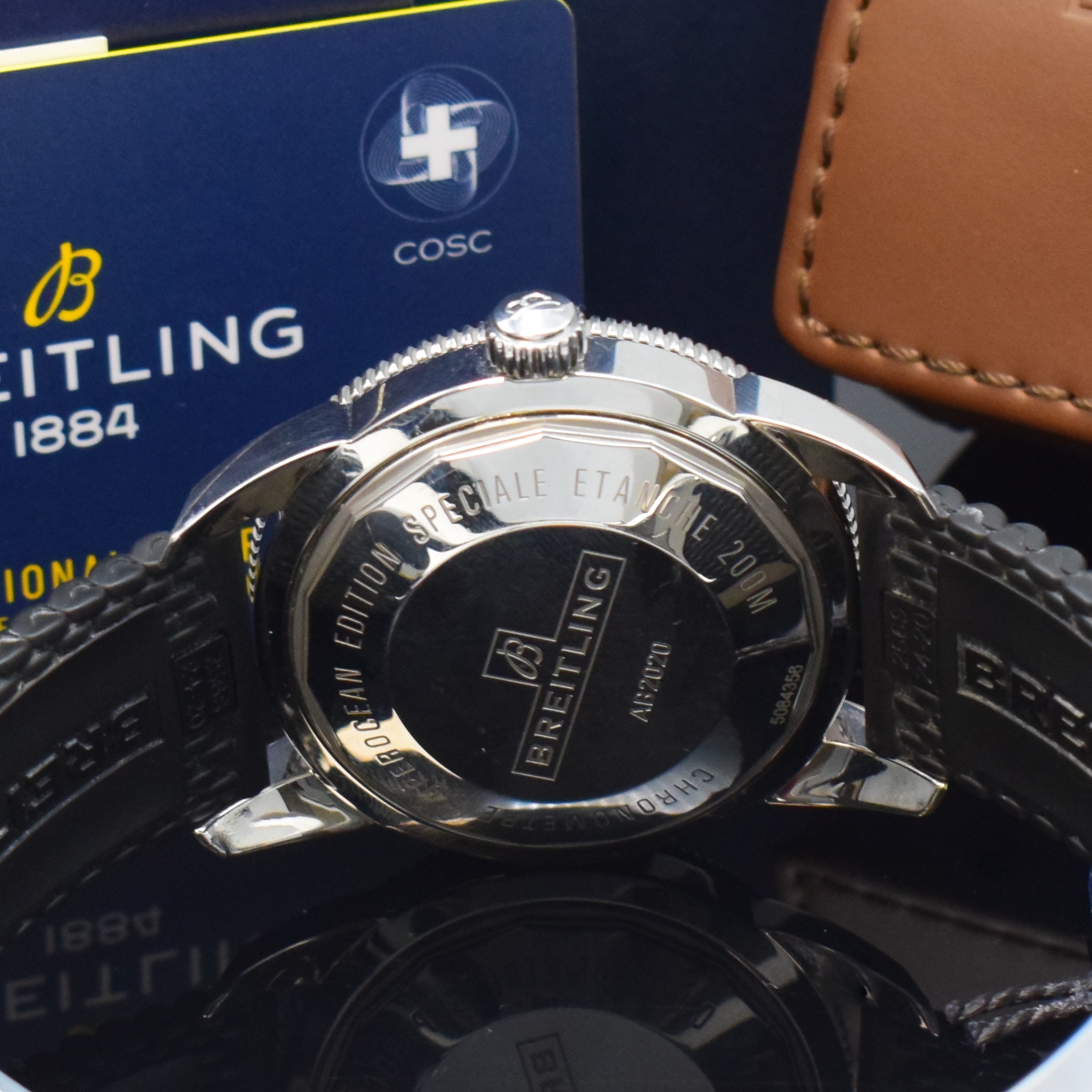 Detail d: BREITLING Superocean grosse Herrenarmbanduhr in Stahl Referenz AB2020, Schweiz um 2020, Automatik, Geh. am orig. Gummiband m. Stahl Faltschl., Boden ...
