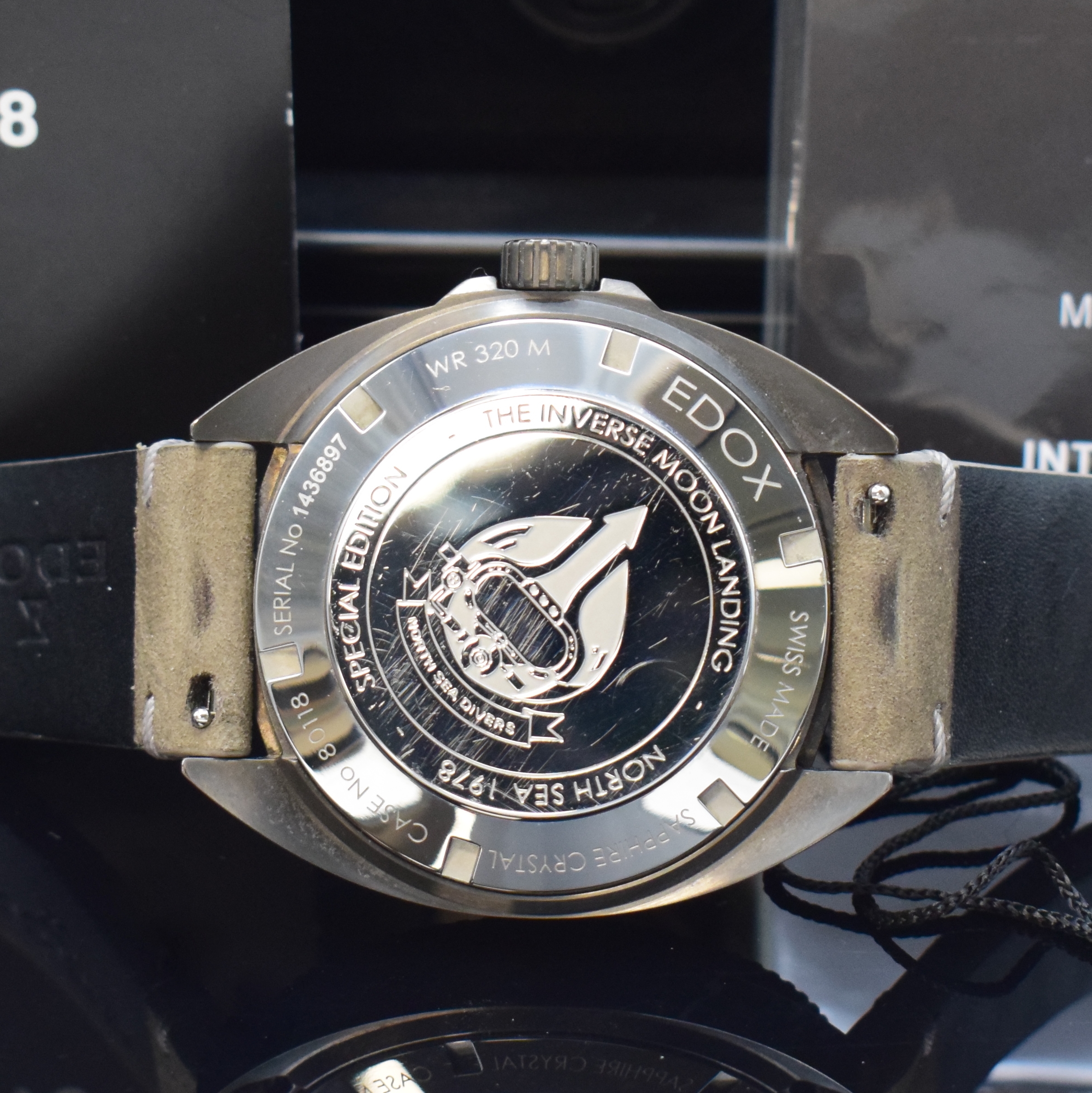 Detail d: EDOX North Sea 1978 Herrenarmbanduhr Referenz 80118 in Stahl, Schweiz um 2020, Automatik, PVD-beschichtetes Geh., Boden u. Krone verschr., eins. ...