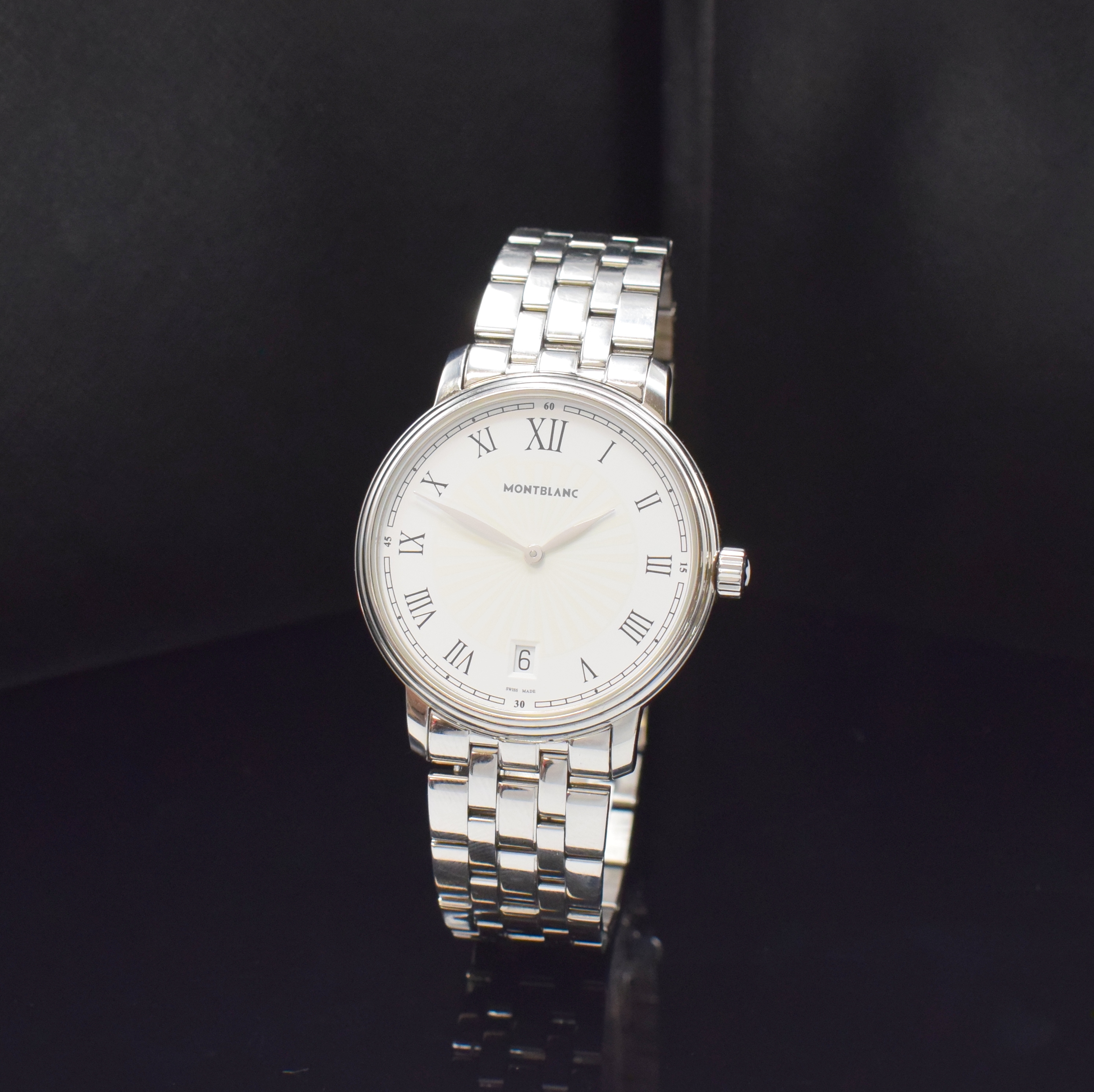 MONTBLANC Tradition Herrenarmbanduhr in Stahl/Stahlband, Schweiz um 2020, quartz, 2 -tlg. Geh., Boden aufgedr., weisses Zifferbl. m. Stahlen-Struktur ...