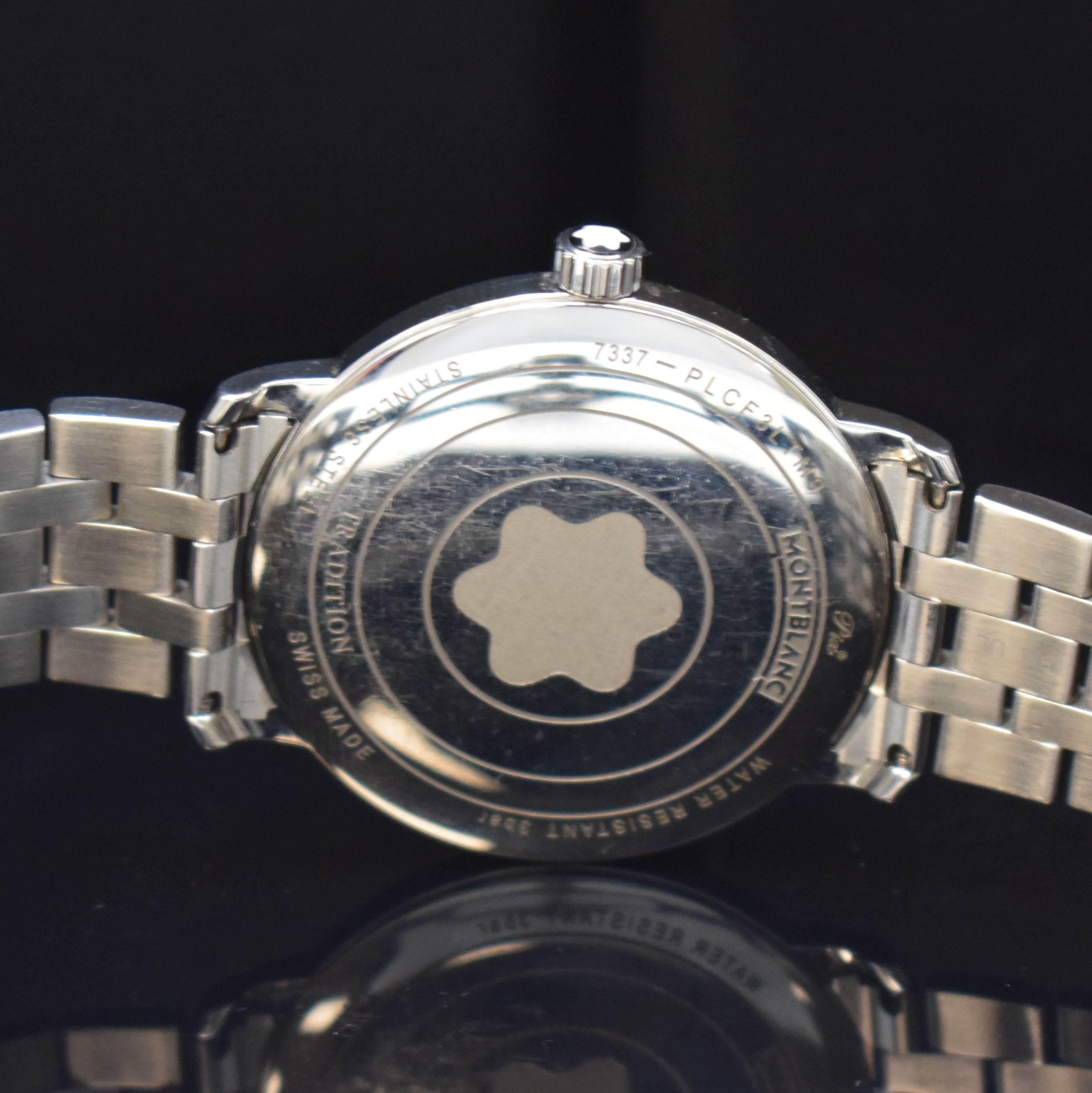 Detail d: MONTBLANC Tradition Herrenarmbanduhr in Stahl/Stahlband, Schweiz um 2020, quartz, 2 -tlg. Geh., Boden aufgedr., weisses Zifferbl. m. Stahlen-Struktur ...