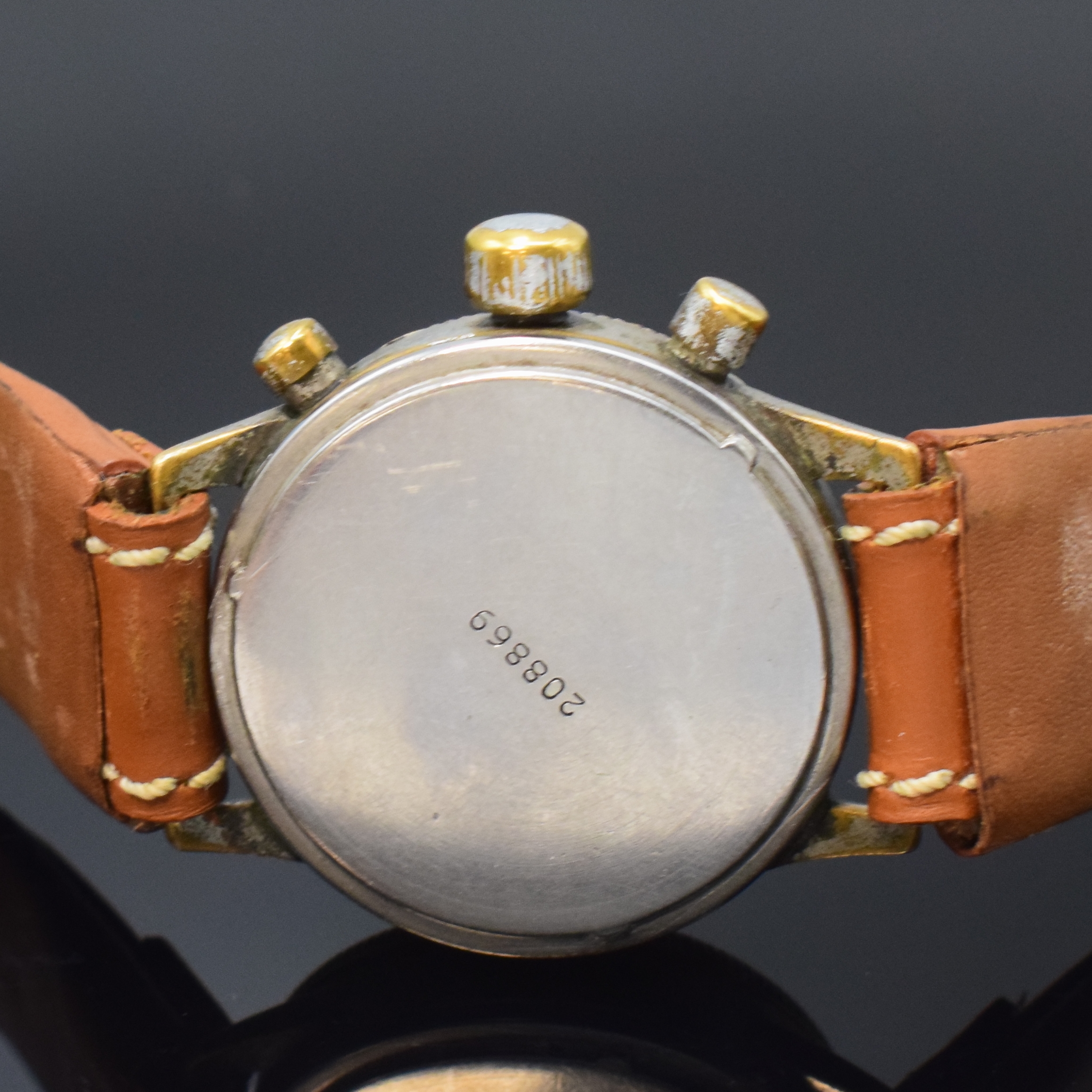 Detail d: TUTIMA Glashütte Flyback Fliegerchronograph Kaliber UROFA 59, Deutschland um 1940, Handaufzug, vern. Messinggeh. stark ber., verschr. Stahlboden ...