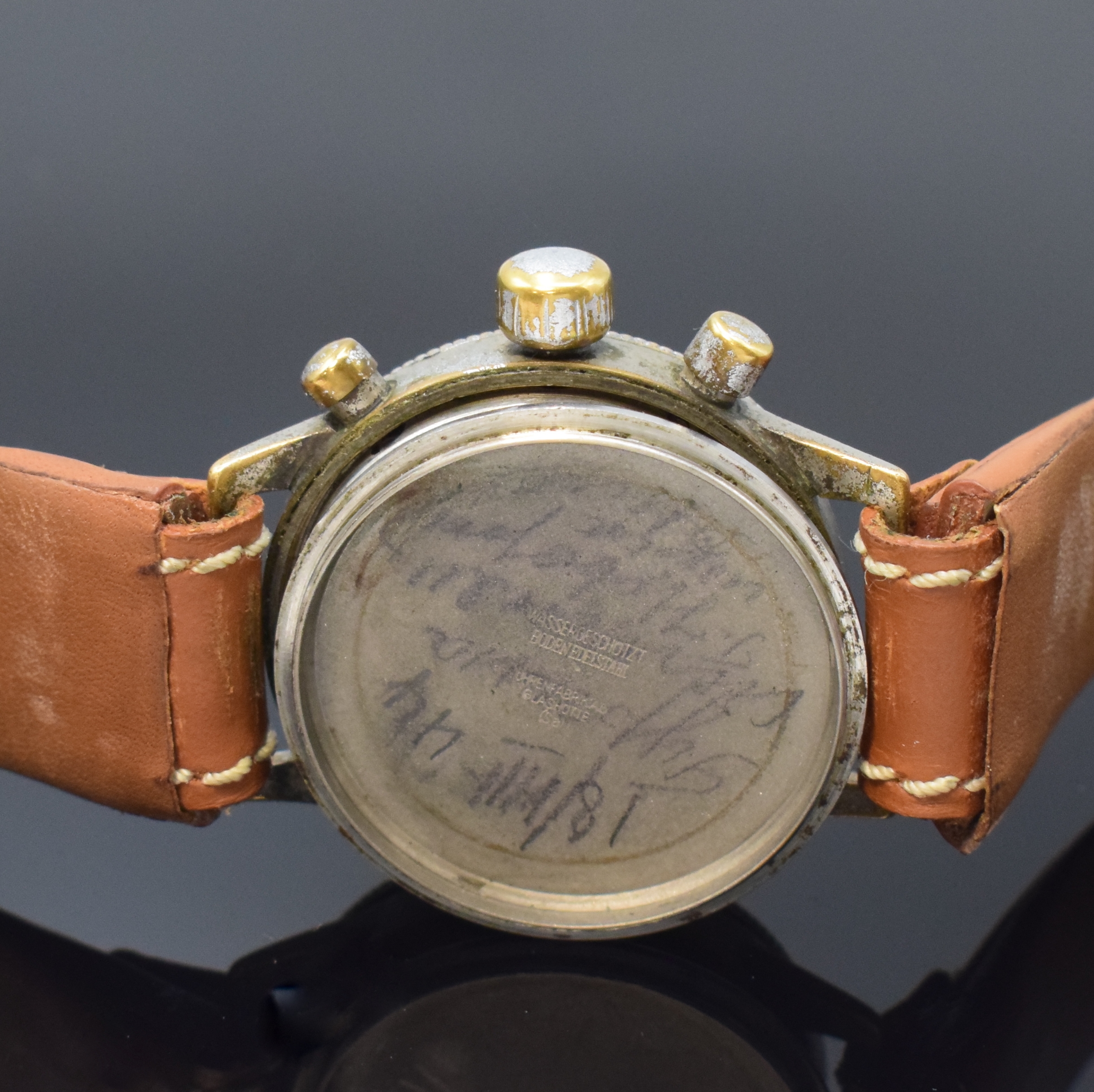 Detail f: TUTIMA Glashütte Flyback Fliegerchronograph Kaliber UROFA 59, Deutschland um 1940, Handaufzug, vern. Messinggeh. stark ber., verschr. Stahlboden ...