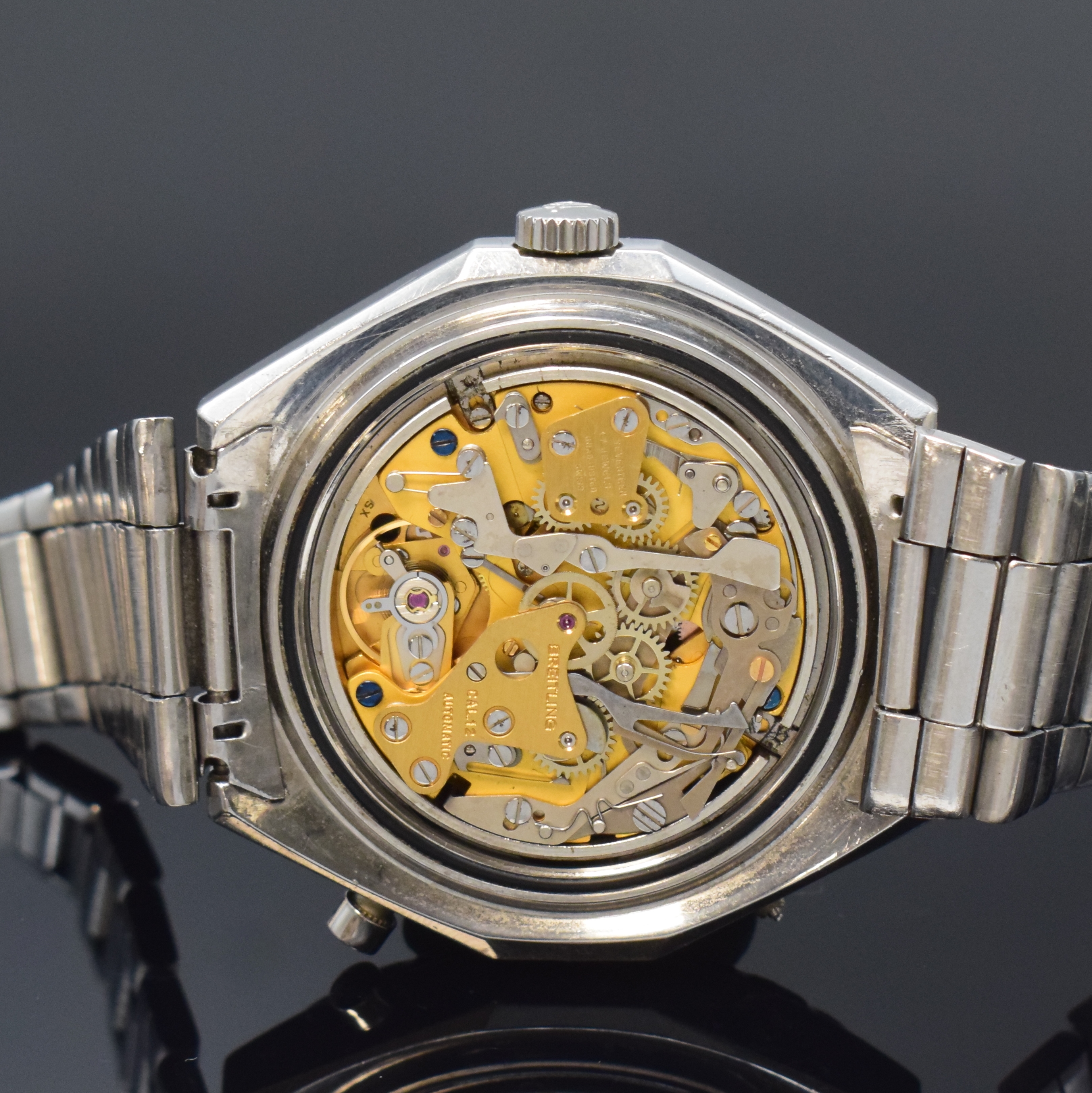 Detail f: BREITLING Navitimer Fliegerchronograph der irakischen Luftwaffe in Stahl/Stahlband Referenz 1806, Schweiz um 1977, Automatik, verschr. Geh., Boden m. ...