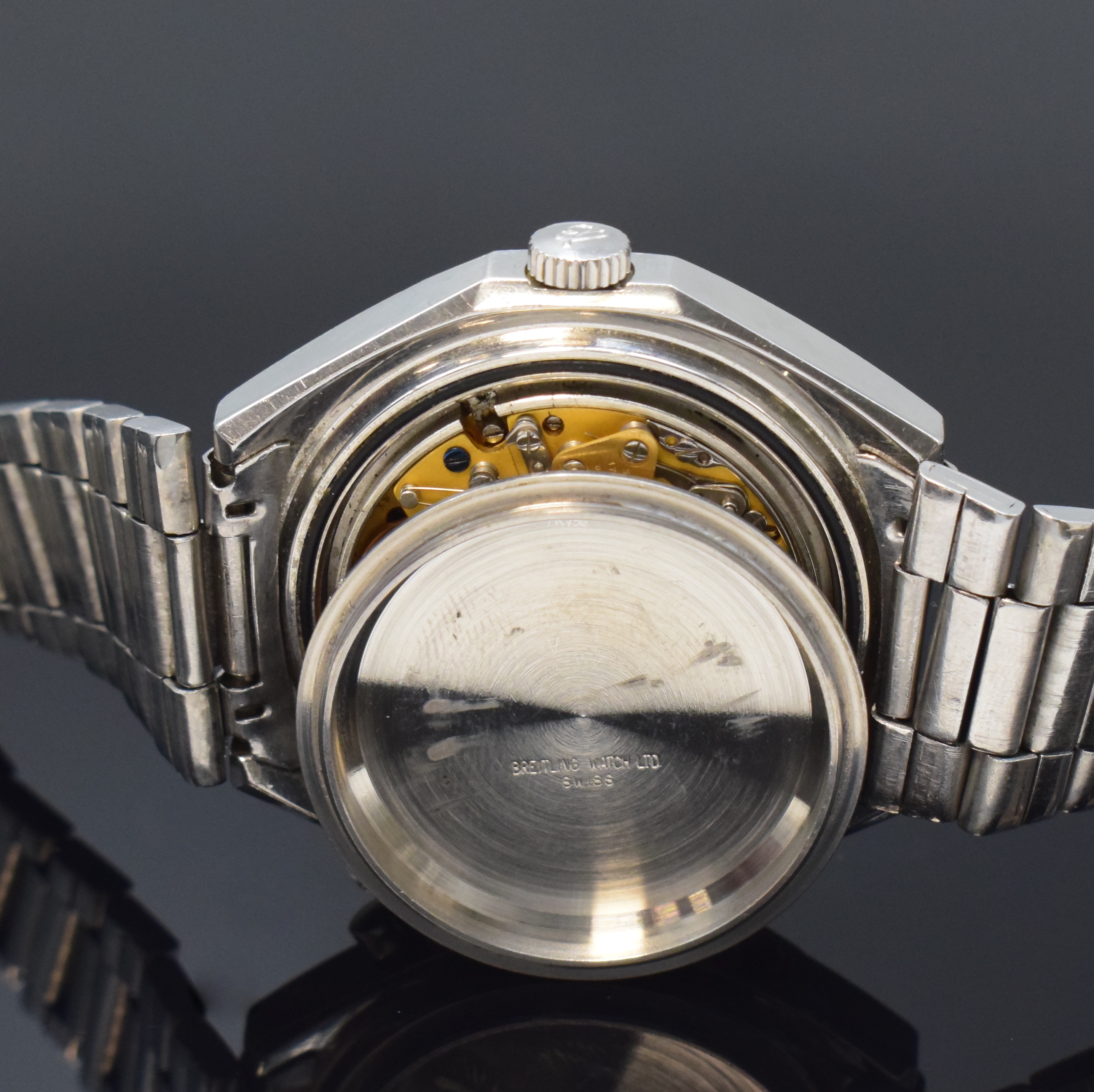 Detail g: BREITLING Navitimer Fliegerchronograph der irakischen Luftwaffe in Stahl/Stahlband Referenz 1806, Schweiz um 1977, Automatik, verschr. Geh., Boden m. ...