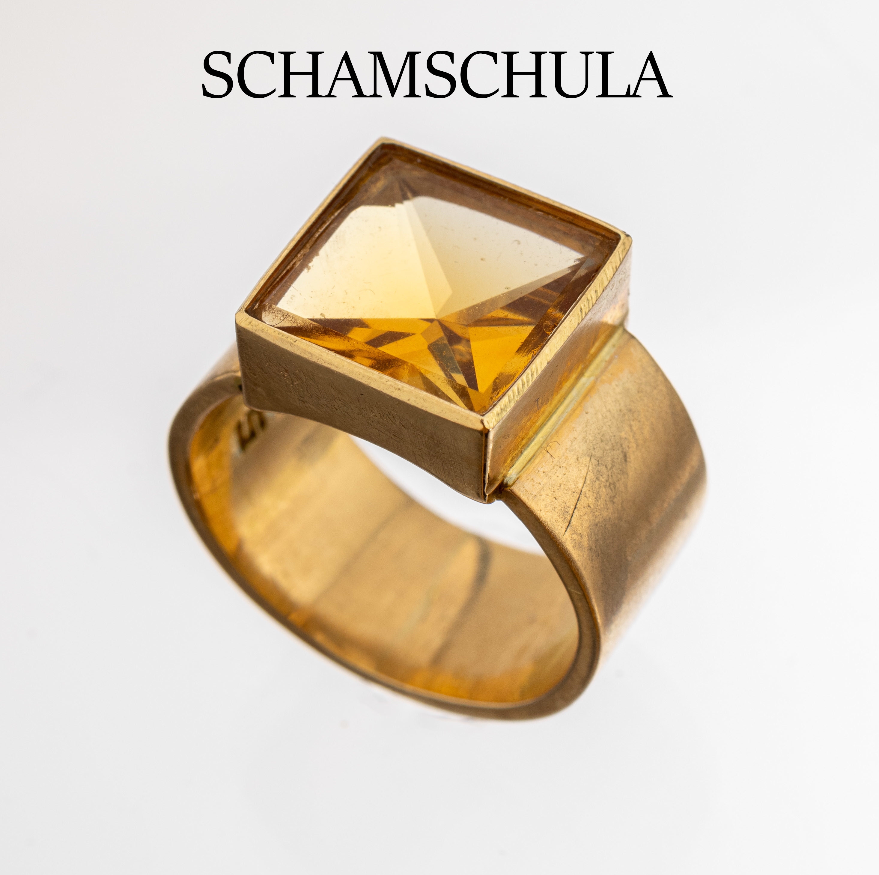 18 kt Gold Citrin-Ring, GG 750/000, Oberfläche sat., quadratischer Citrin von schöner Farbe, RW 53, ca. 11.0 g, MeistermarkeGertrud+Otto ...