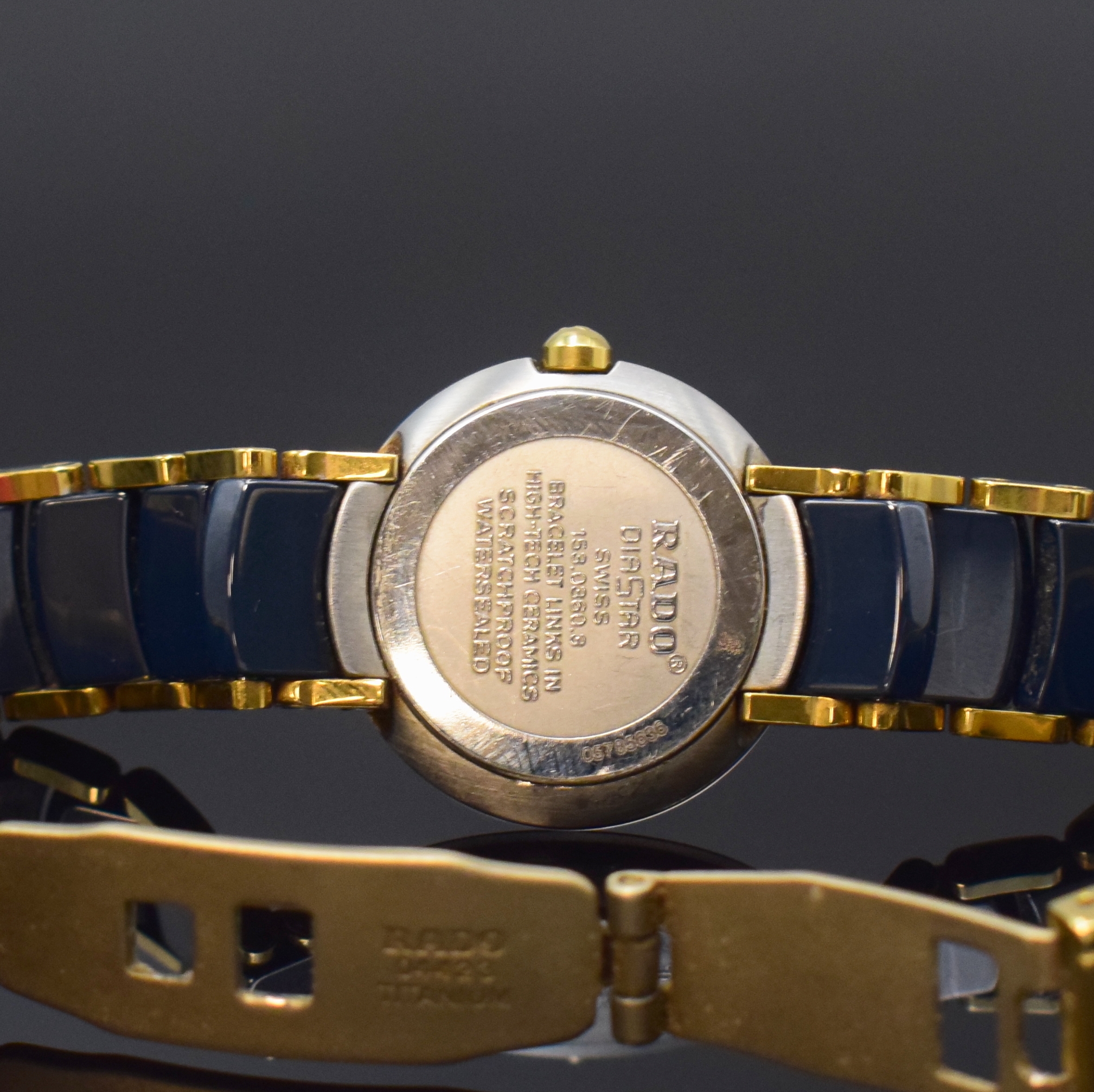 Detail c: RADO Diastar Damenarmbanduhr Referenz 153.0360.3, Schweiz um 2010, quarz, Edelstahlgeh. inkl. Keramikband m. dopp. Faltschl. in Titan, Boden ...