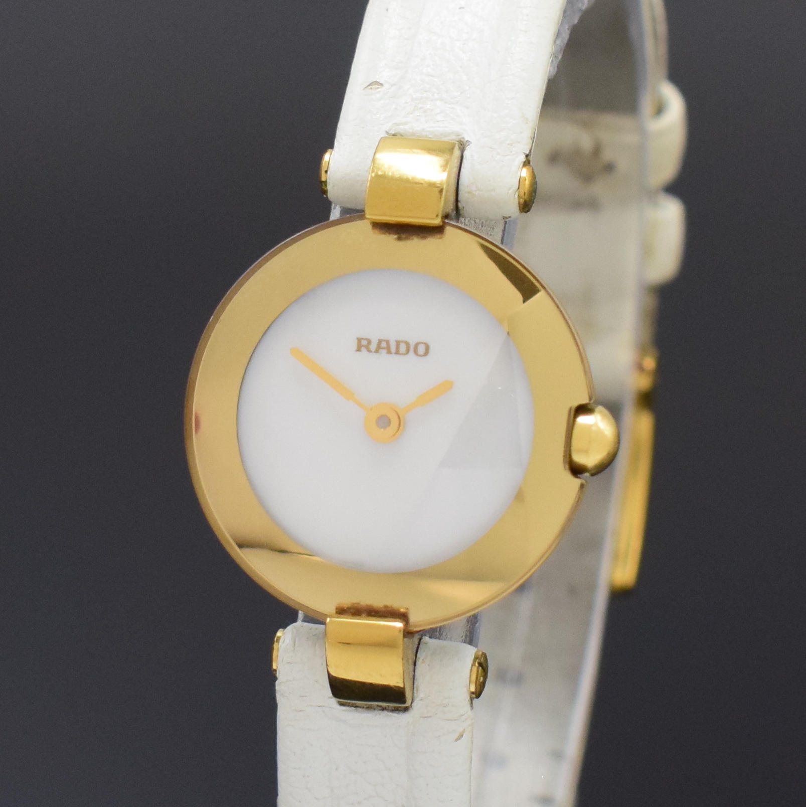 Detail a: RADO Damenarmbanduhr Referenz 204.4079.4N, Schweiz um 2010, quarz, verg. Geh. inkl. orig. Lederband m. verg. Dornschl., Boden aufgedr., ...