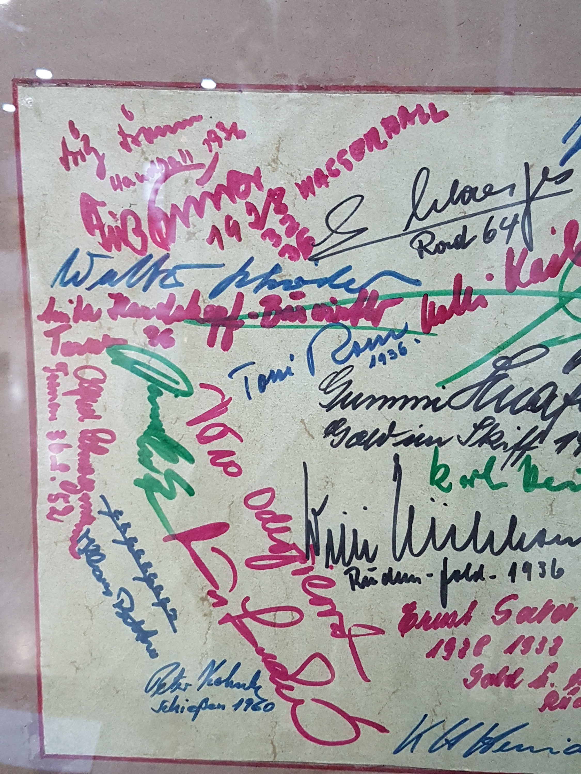 Detail a: Autographensammlung Olympischer Goldmedaillen-Gewinner 1912-1960, entstanden da das deutsche Olympische Kommité anlässlich der Spiele 1972 in ...