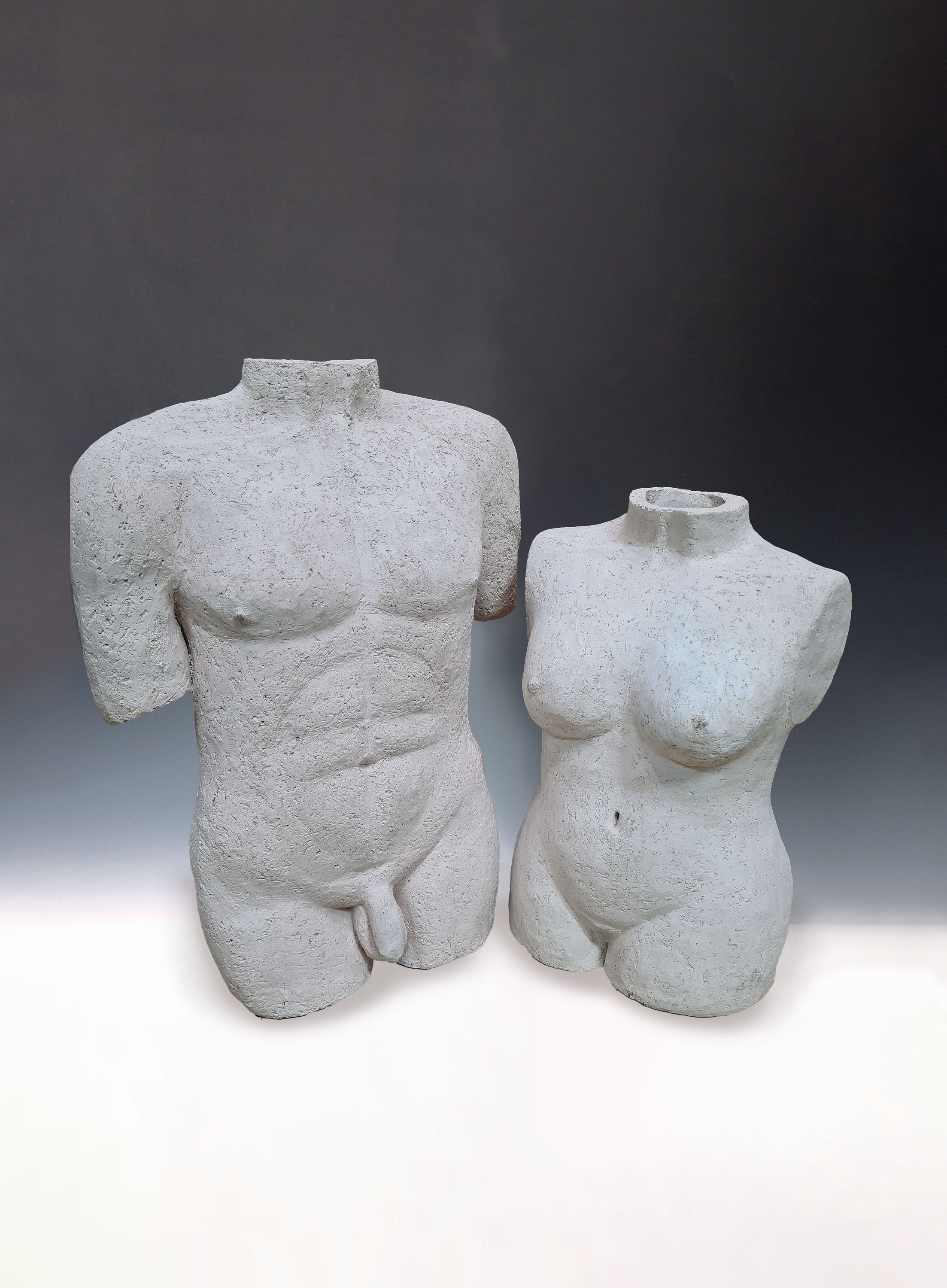 Detail a: Hildegard Becker, unbekannte zeitgenössische Künstler, vier Unikate:zwei Skulpturen, Mann und Frau aus Keramik, monogrammiert, Torso, H. ca. 54/42 ...
