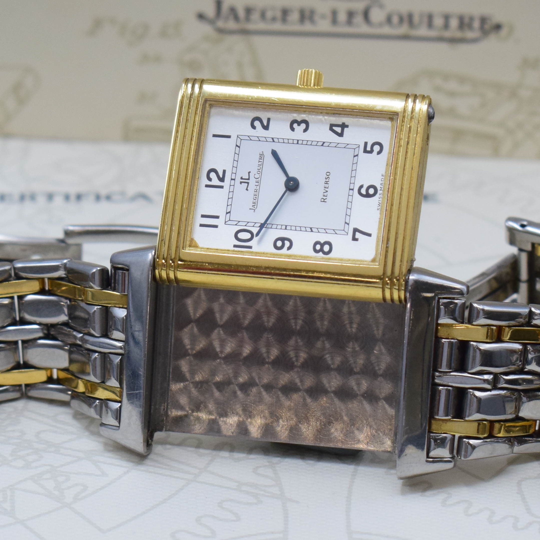 Detail e: Jaeger-LeCoultre Armbanduhr Reverso in Stahl/GG 750/000, Schweiz um 1995, Handaufzug, um 180 Grad drehbares Wendegeh. inkl. orig. Gliederband m. ...