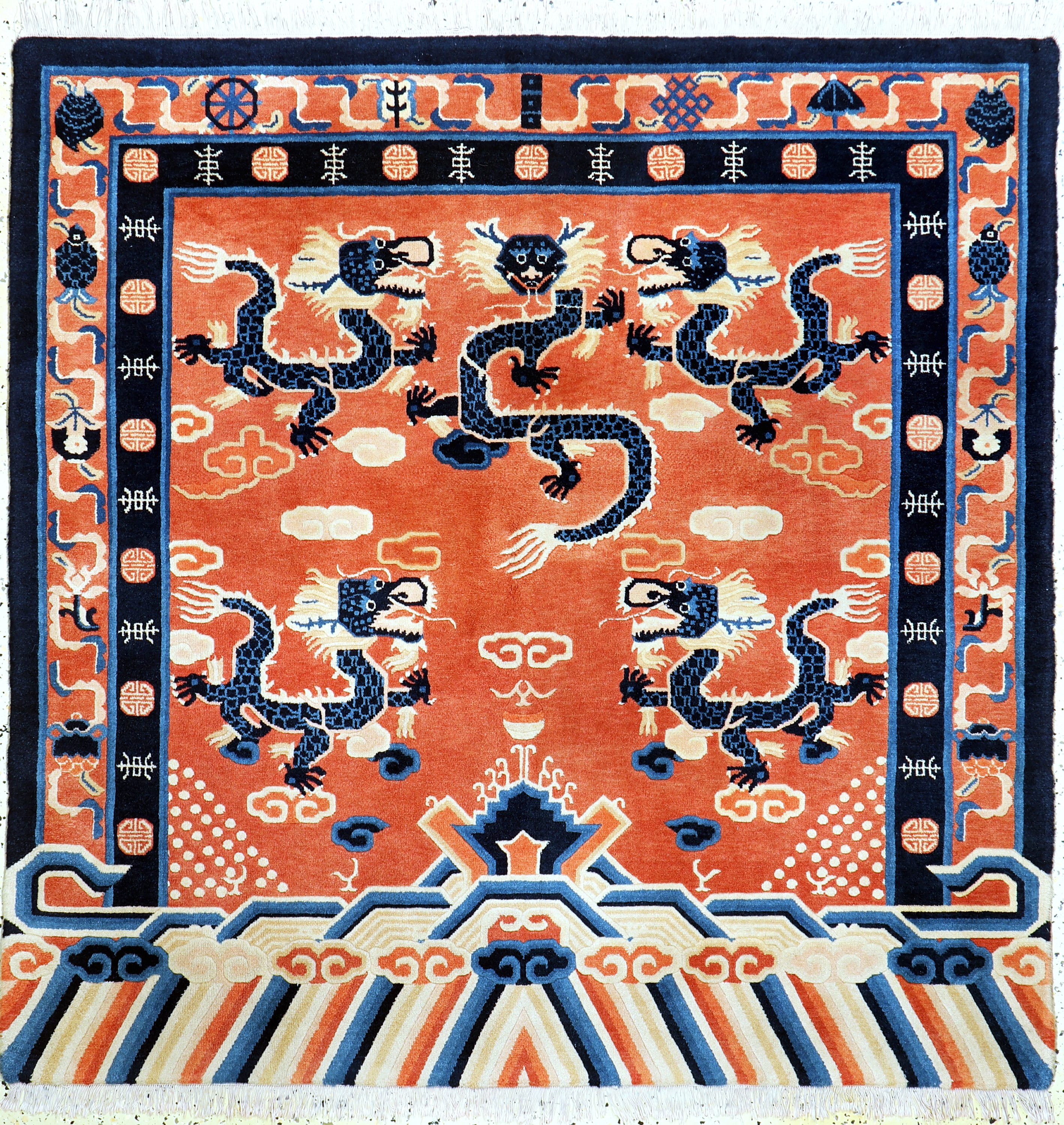 "Drachen-Teppich", China, ca. 50 Jahre, Wolle auf Baumwolle, ca. 154 x 154 cm.