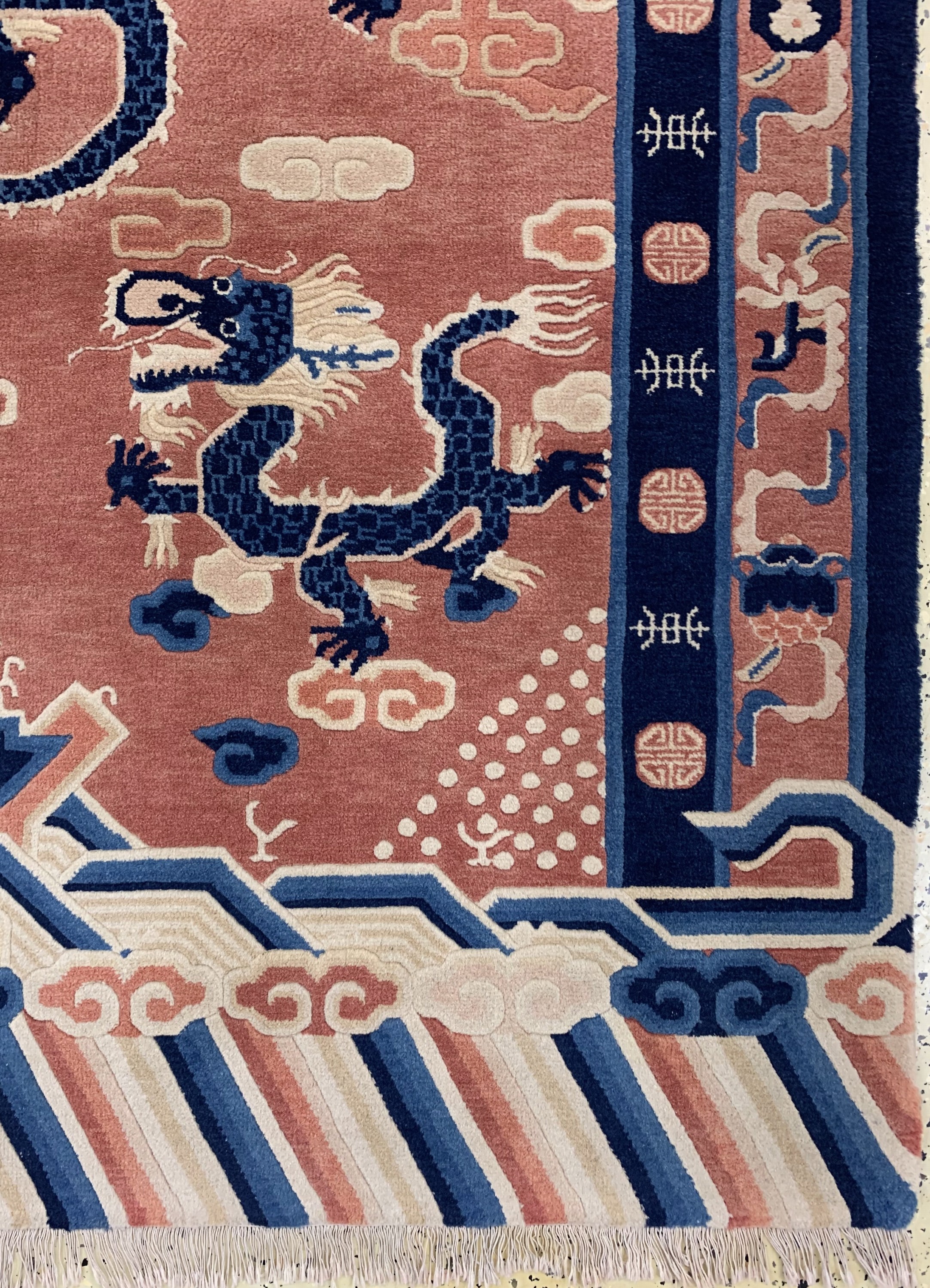 Detail a: "Drachen-Teppich", China, ca. 50 Jahre, Wolle auf Baumwolle, ca. 154 x 154 cm.