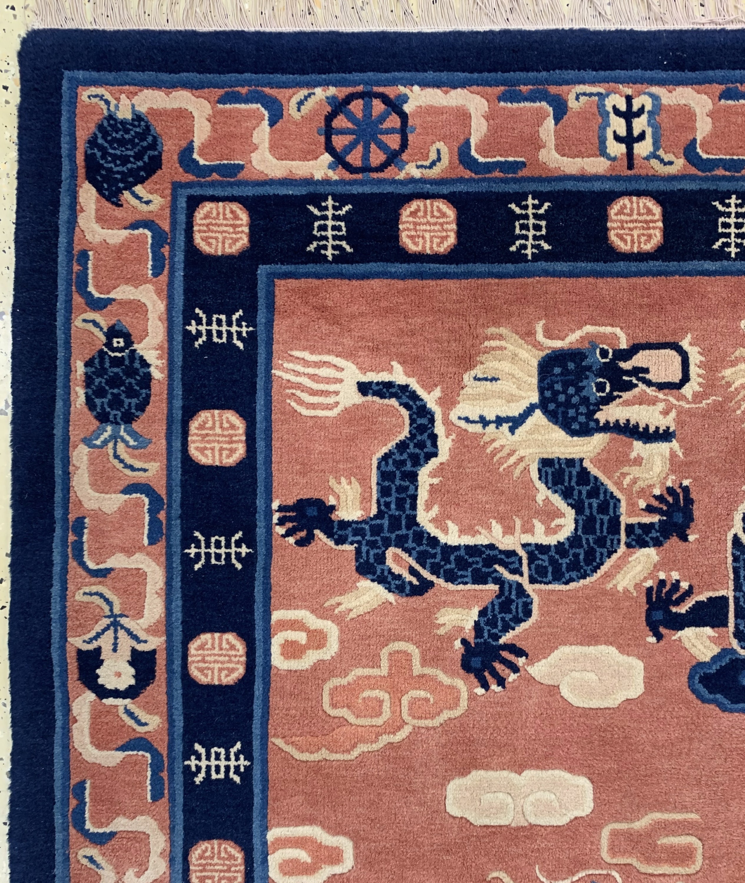 Detail d: "Drachen-Teppich", China, ca. 50 Jahre, Wolle auf Baumwolle, ca. 154 x 154 cm.