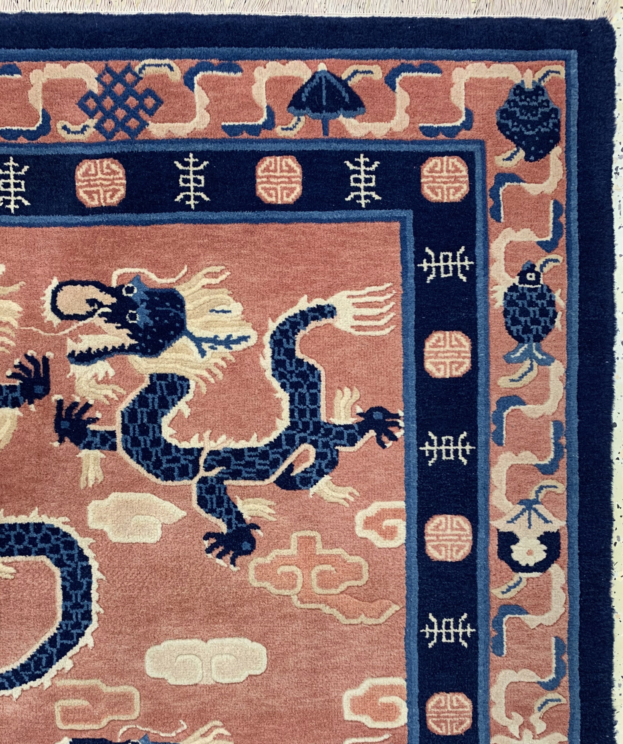 Detail e: "Drachen-Teppich", China, ca. 50 Jahre, Wolle auf Baumwolle, ca. 154 x 154 cm.