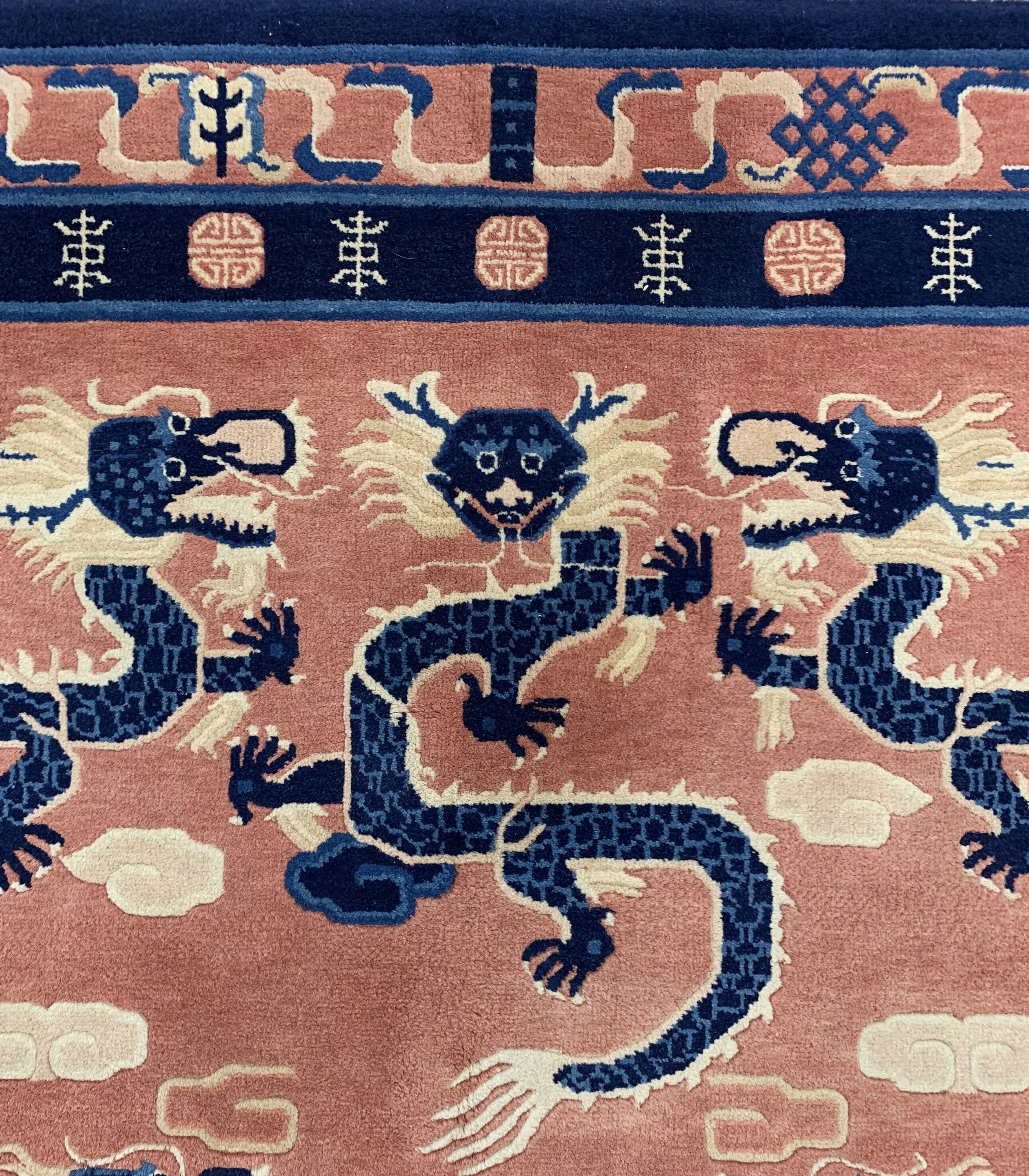 Detail f: "Drachen-Teppich", China, ca. 50 Jahre, Wolle auf Baumwolle, ca. 154 x 154 cm.
