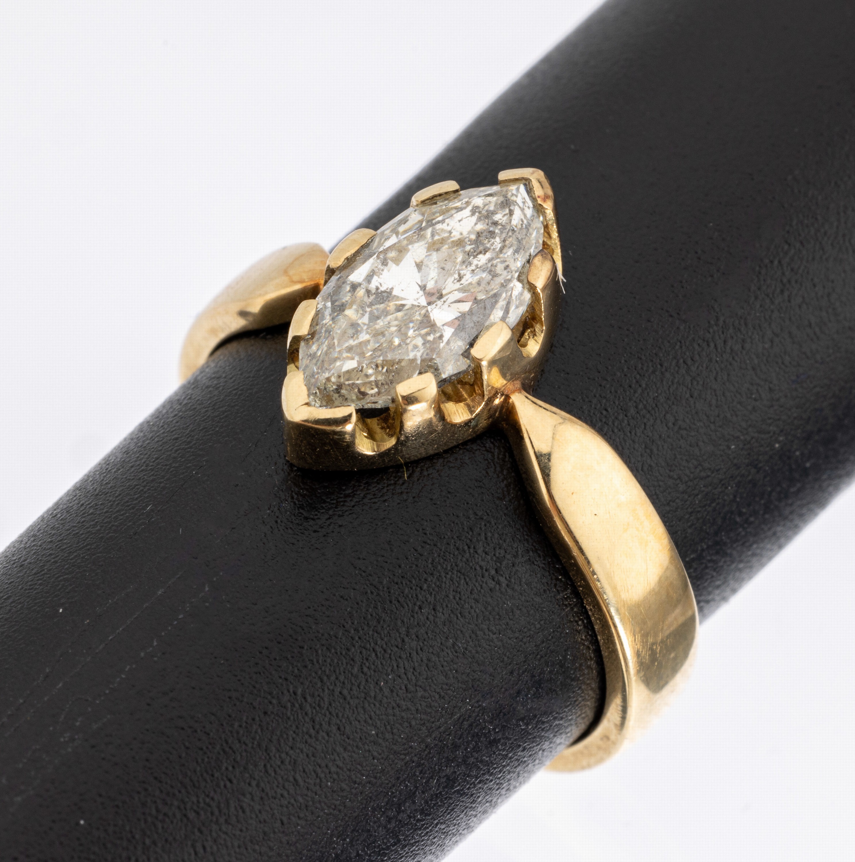 18 kt Gold Diamant-Ring, GG 750/000 gepr., 1 Diamant-Navette ca. 1.50 ct l.get.Weiß/p2 (beh./lasergebohrt), RW 56, ca. 5.3 g