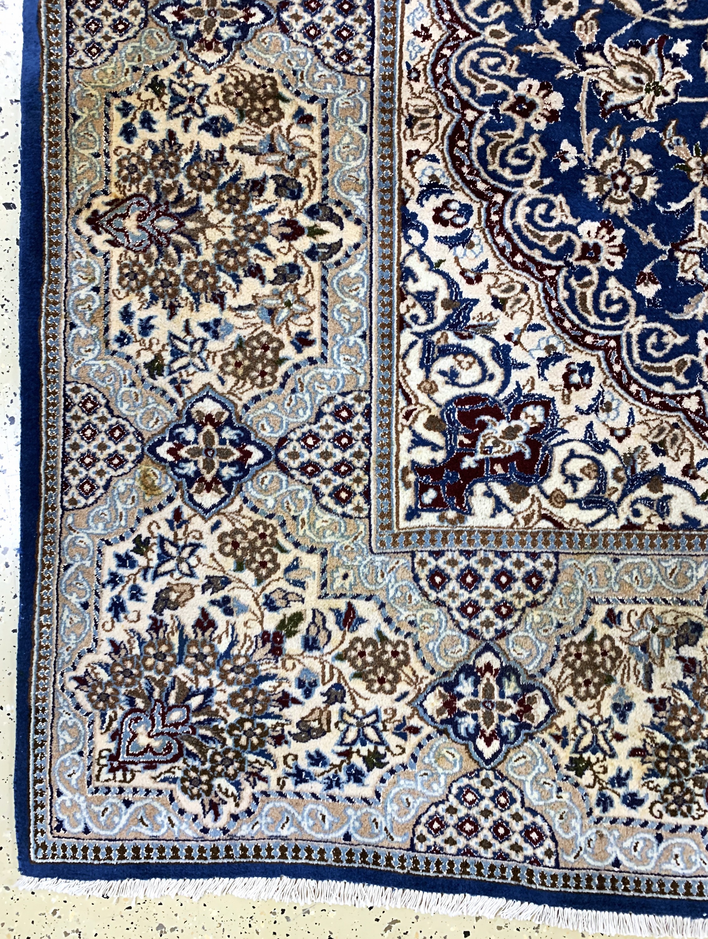 Detail b: Nain, Persien, Ende 20.Jhd, Wolle auf Baumwolle, ca. 356 x 253 cm, Reinigungsbedürftig, EHZ: 2